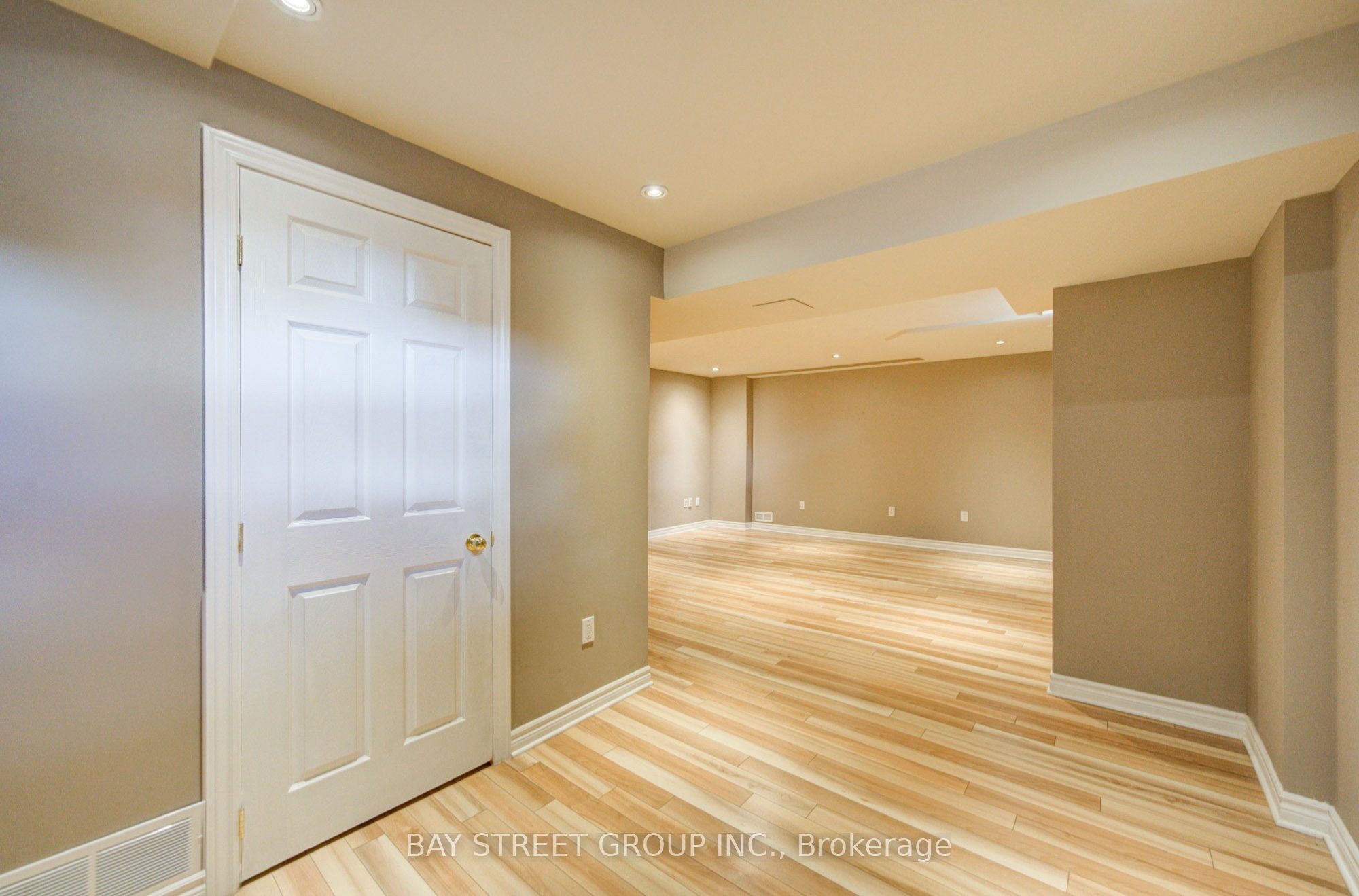 5922 Dalebrook Crescent Property Photo 34