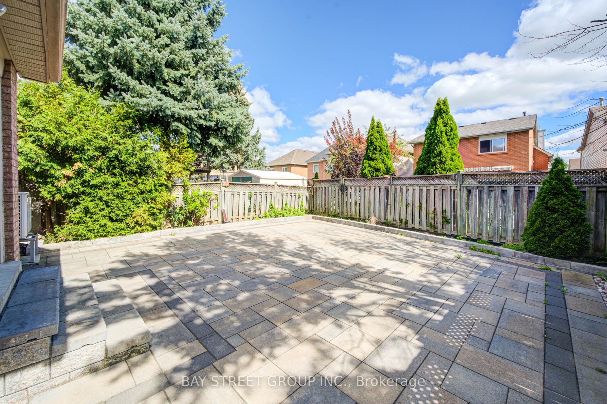5922 Dalebrook Crescent Property Photo 37