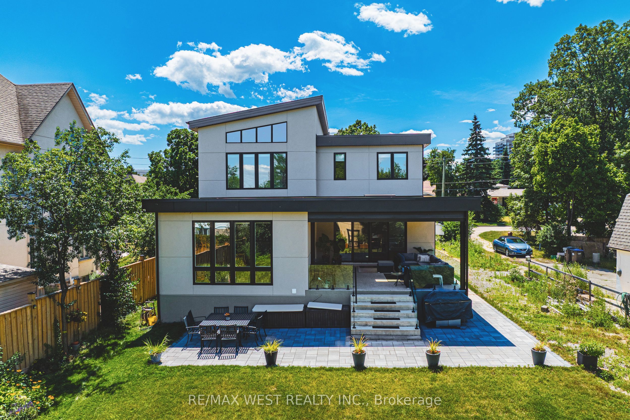 2267 Fifth Line W Property Photo 16