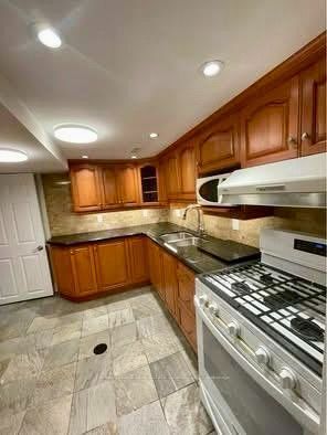 3589 Birchmeadow Crescent Property Photo 13
