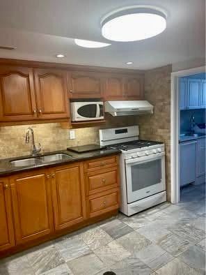 3589 Birchmeadow Crescent Property Photo 16