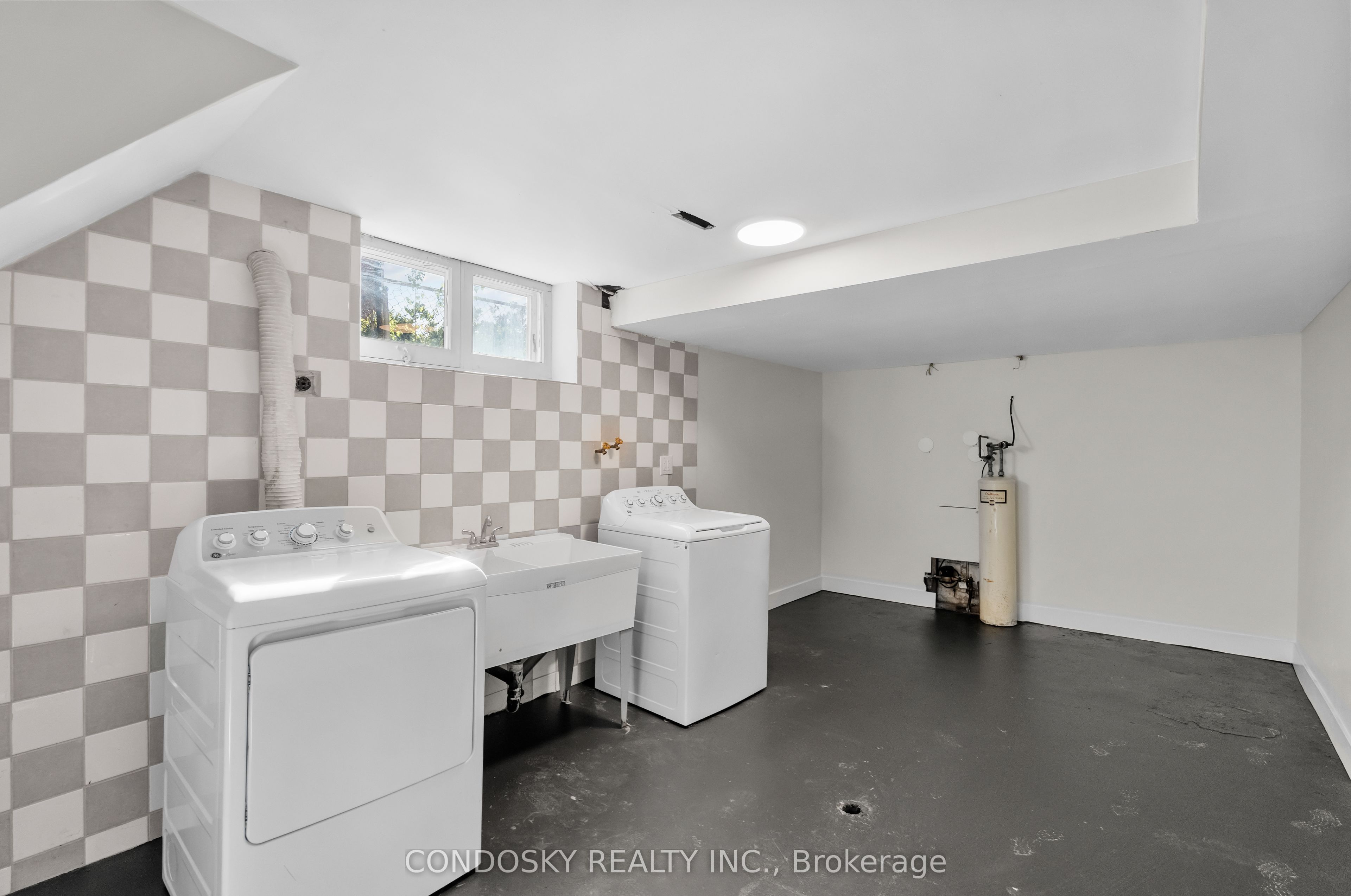768 Annamore Road Property Photo 37