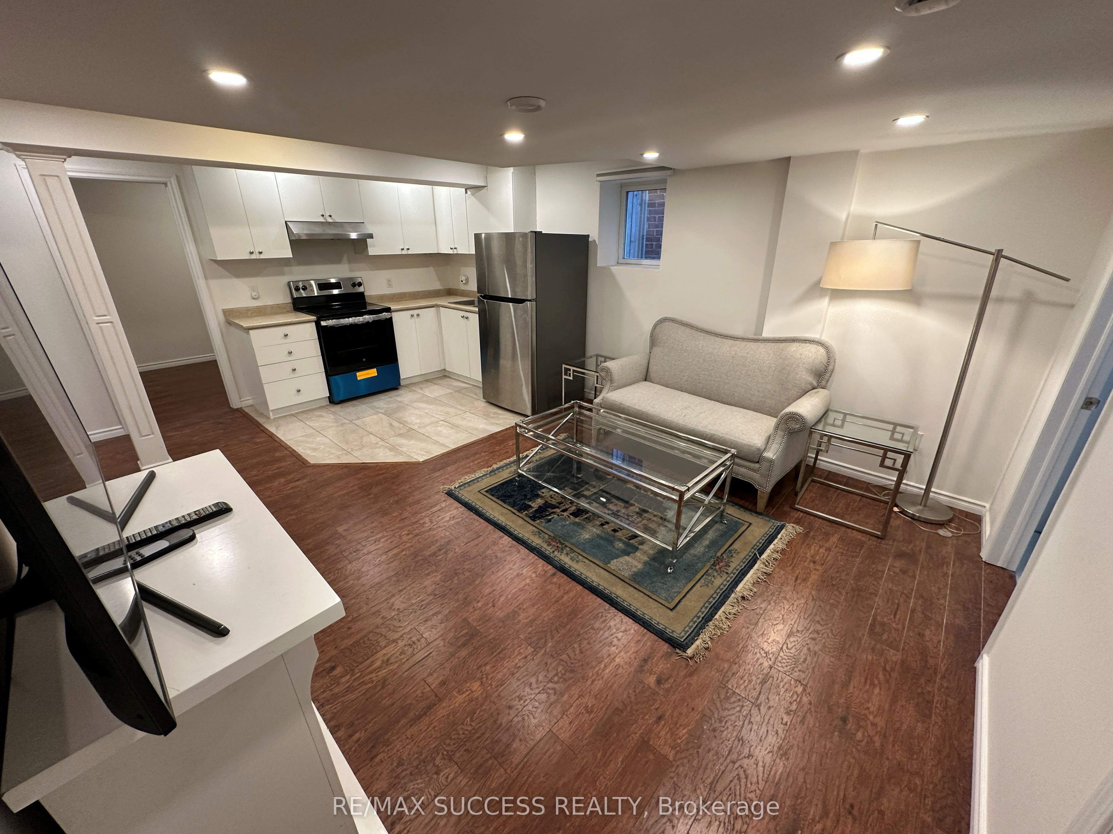 916 Minchin Way Basement Property Photo 2