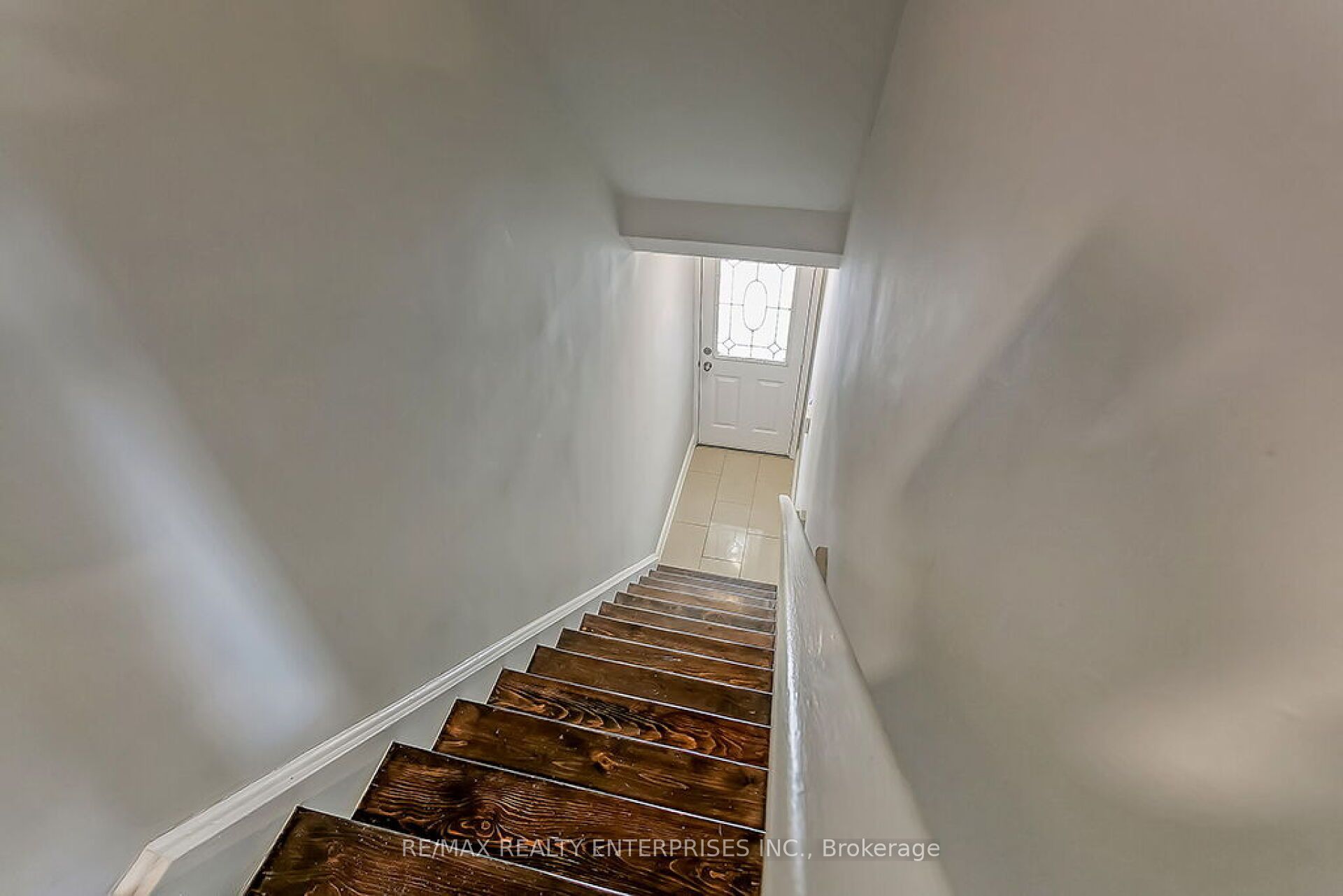 2386 Munn's Avenue Unit E Property Photo 2