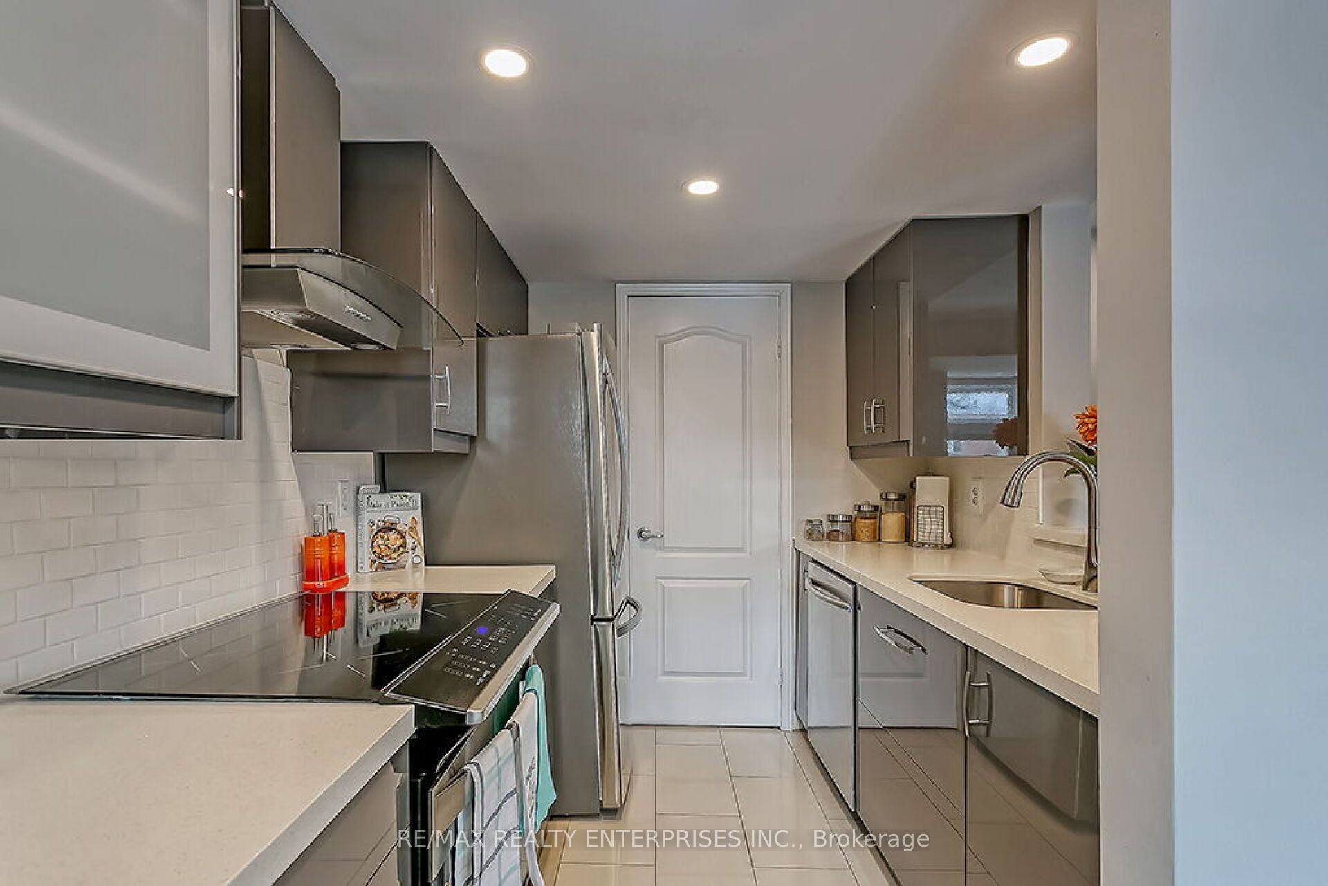 2386 Munn's Avenue Unit E Property Photo 6