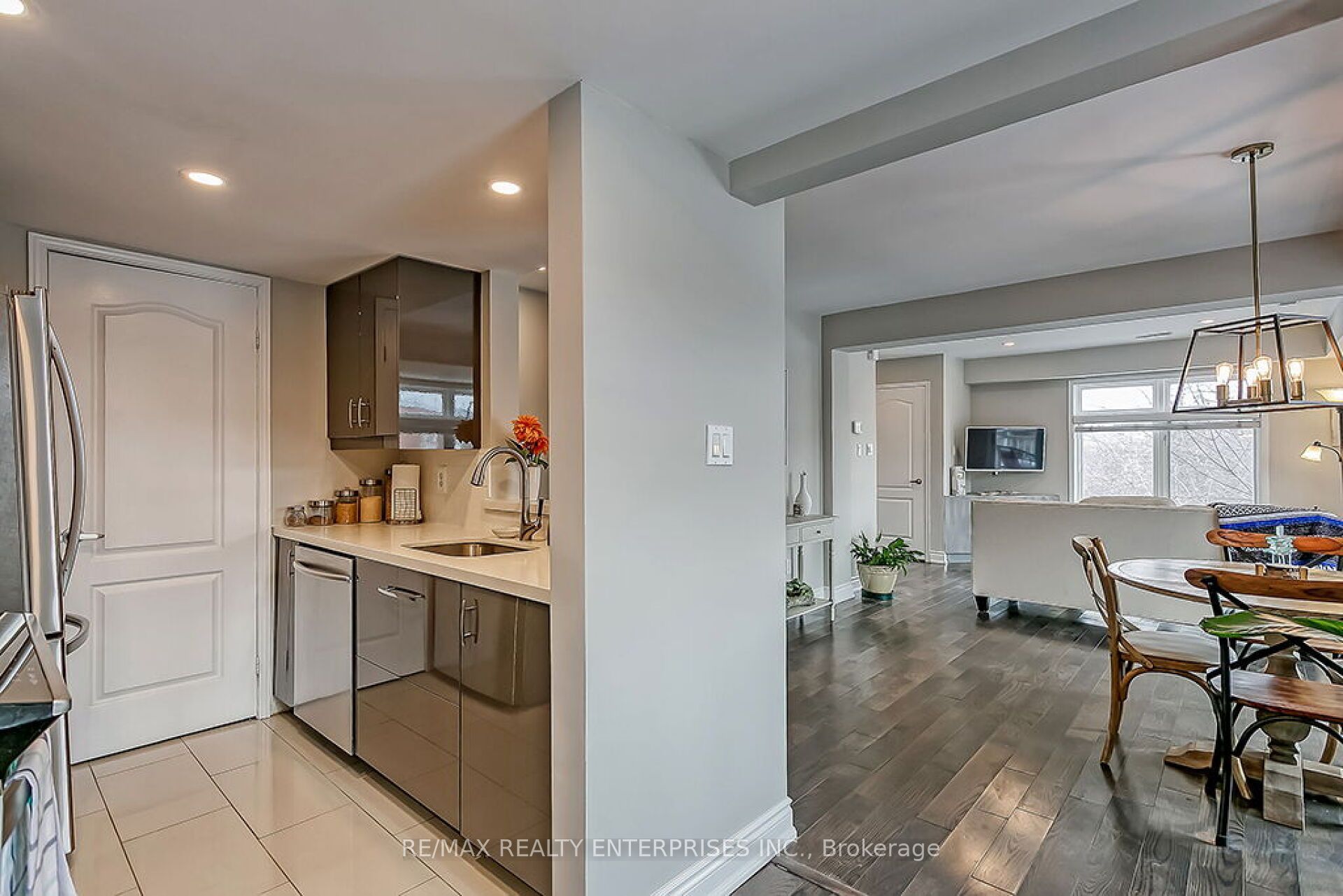 2386 Munn's Avenue Unit E Property Photo 7