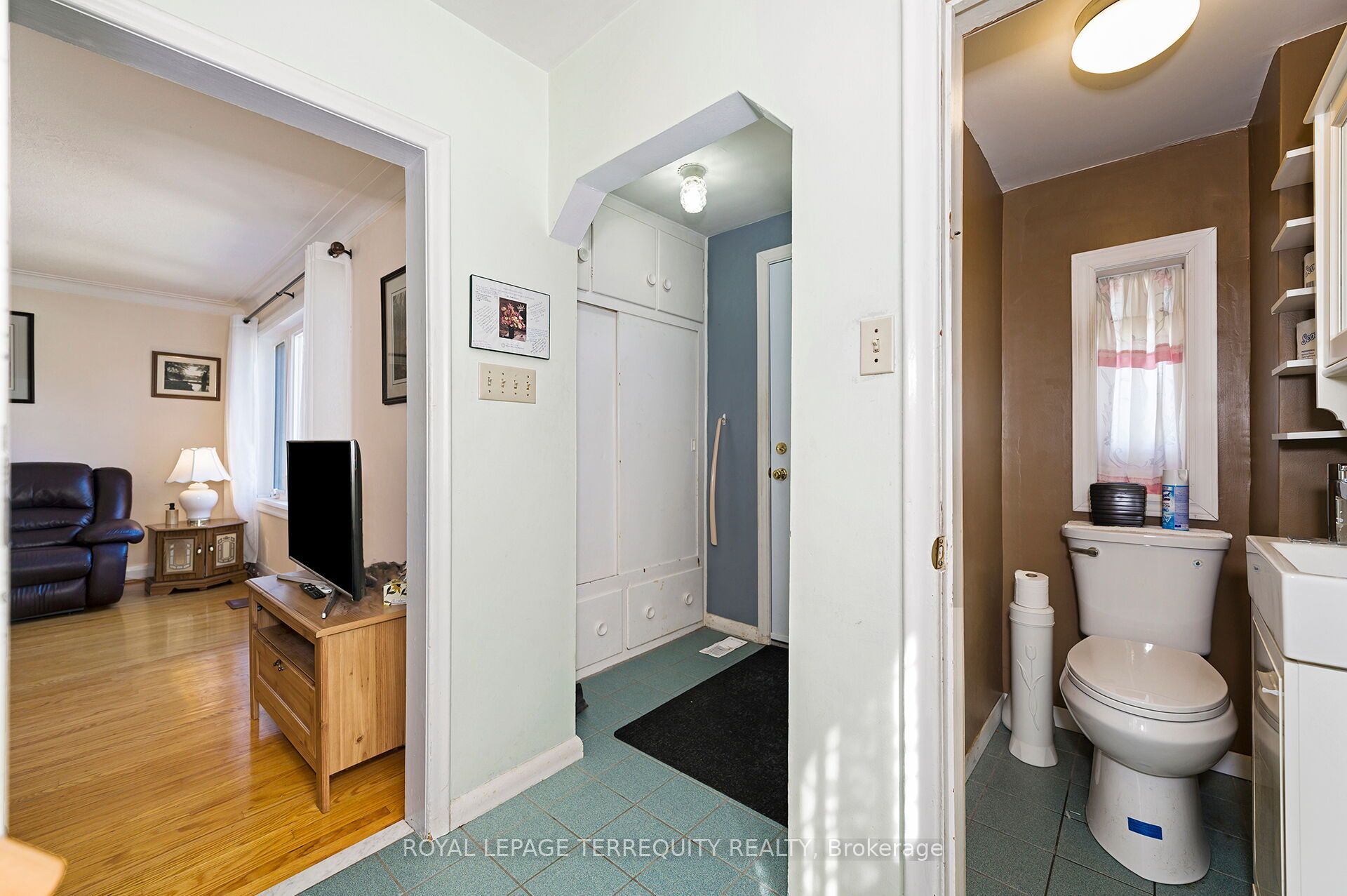2307 Lawrence Avenue W Property Photo 2