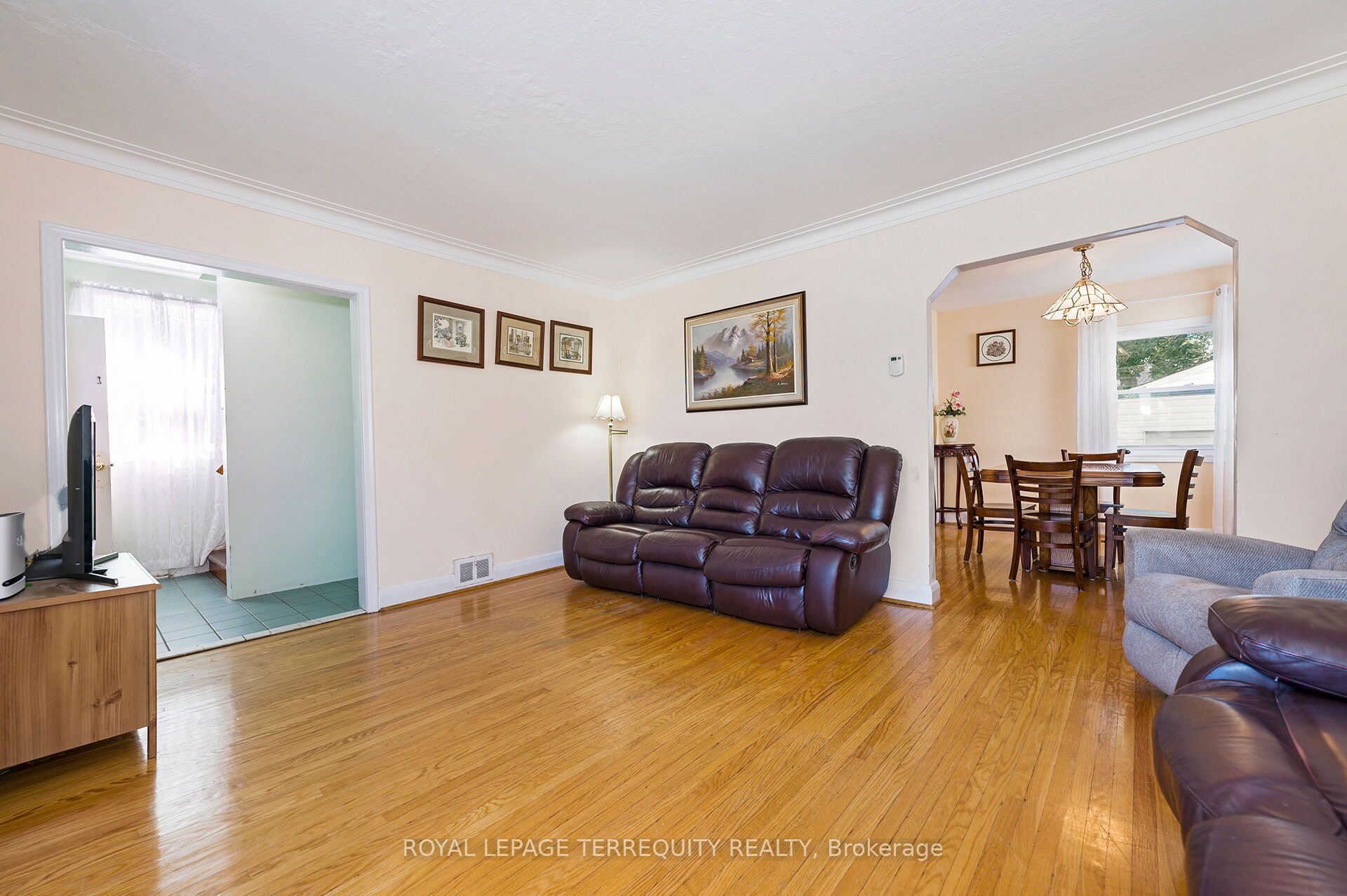 2307 Lawrence Avenue W Property Photo 4