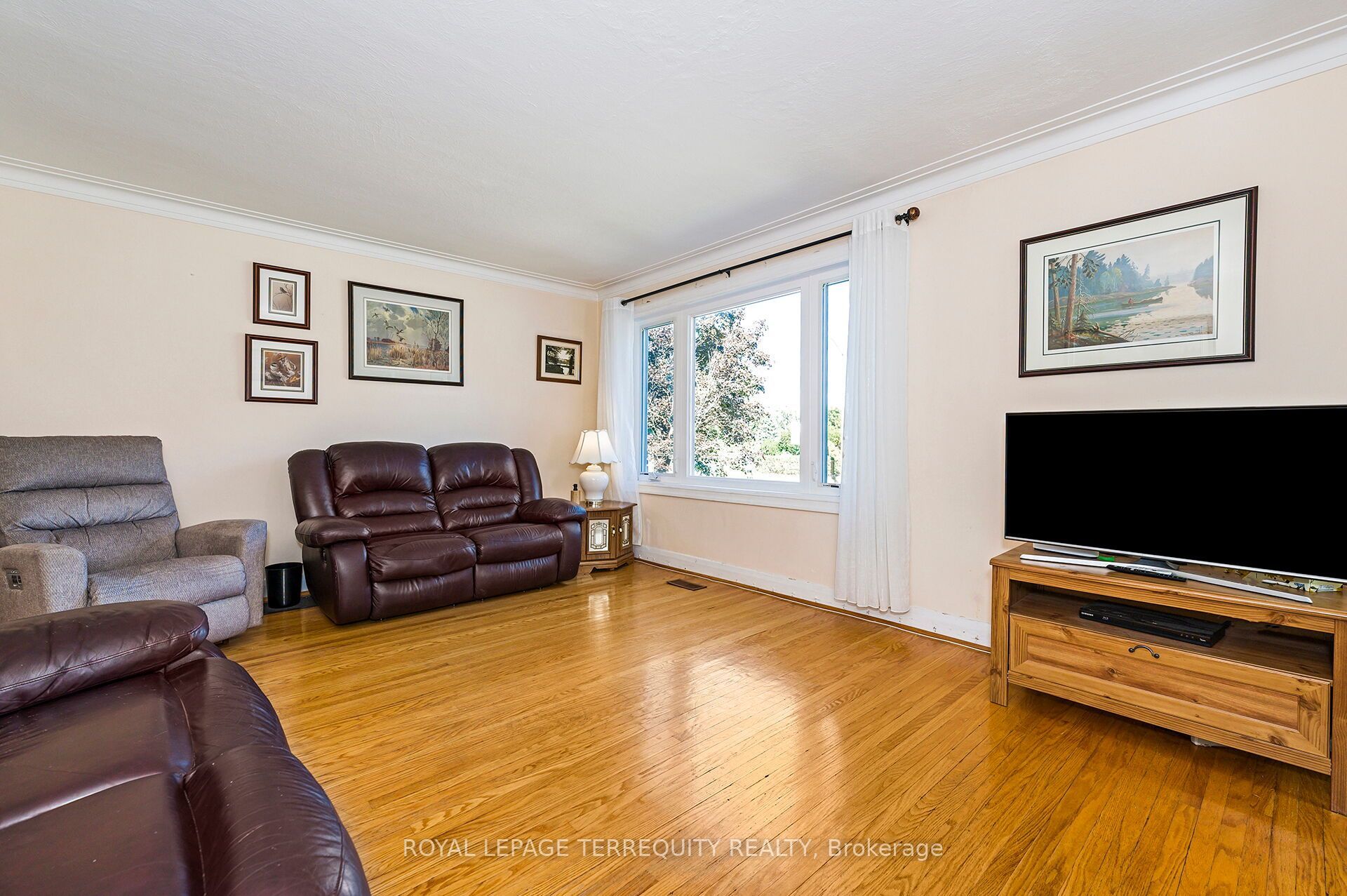 2307 Lawrence Avenue W Property Photo 5