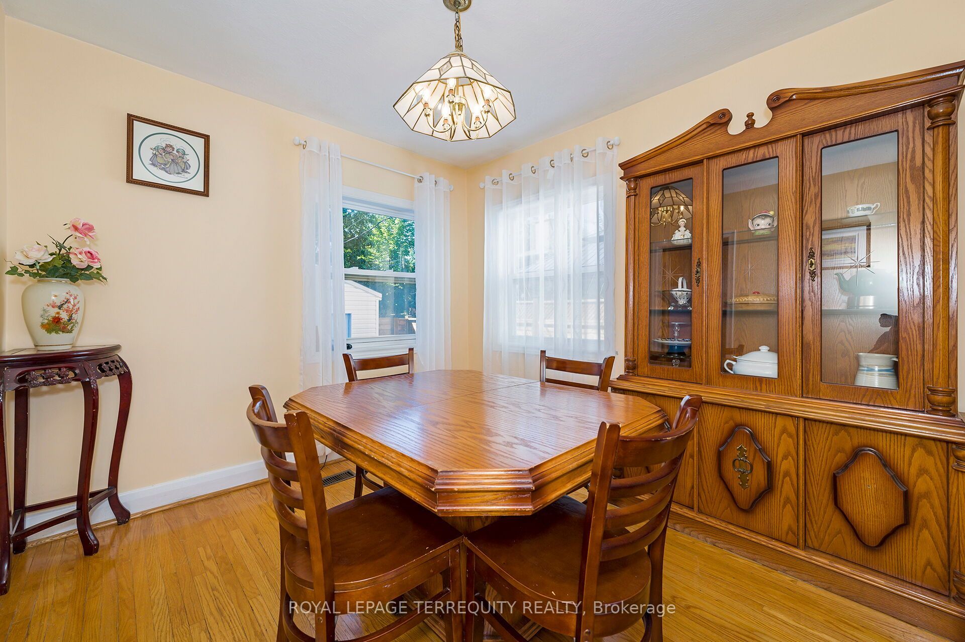2307 Lawrence Avenue W Property Photo 6