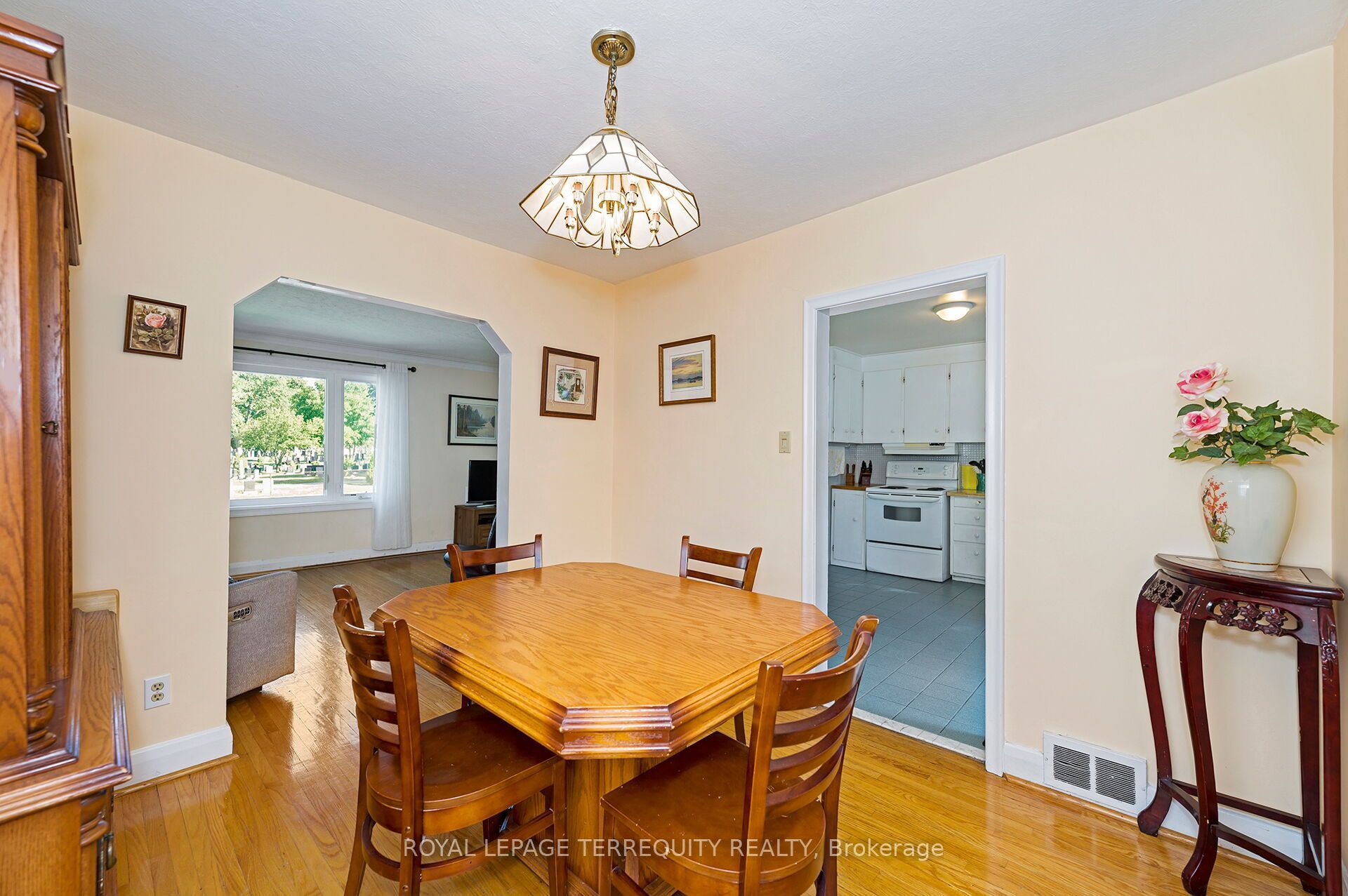 2307 Lawrence Avenue W Property Photo 7