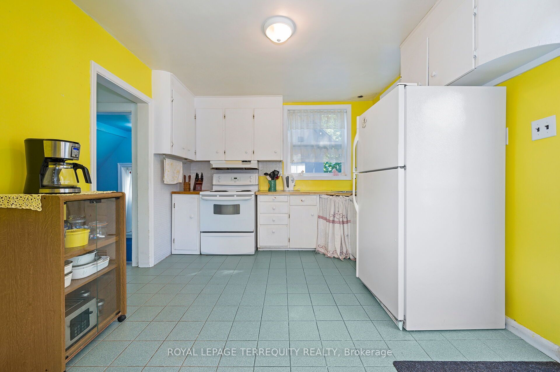 2307 Lawrence Avenue W Property Photo 8