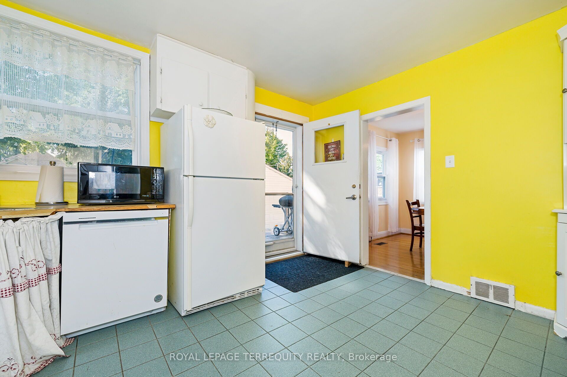 2307 Lawrence Avenue W Property Photo 10