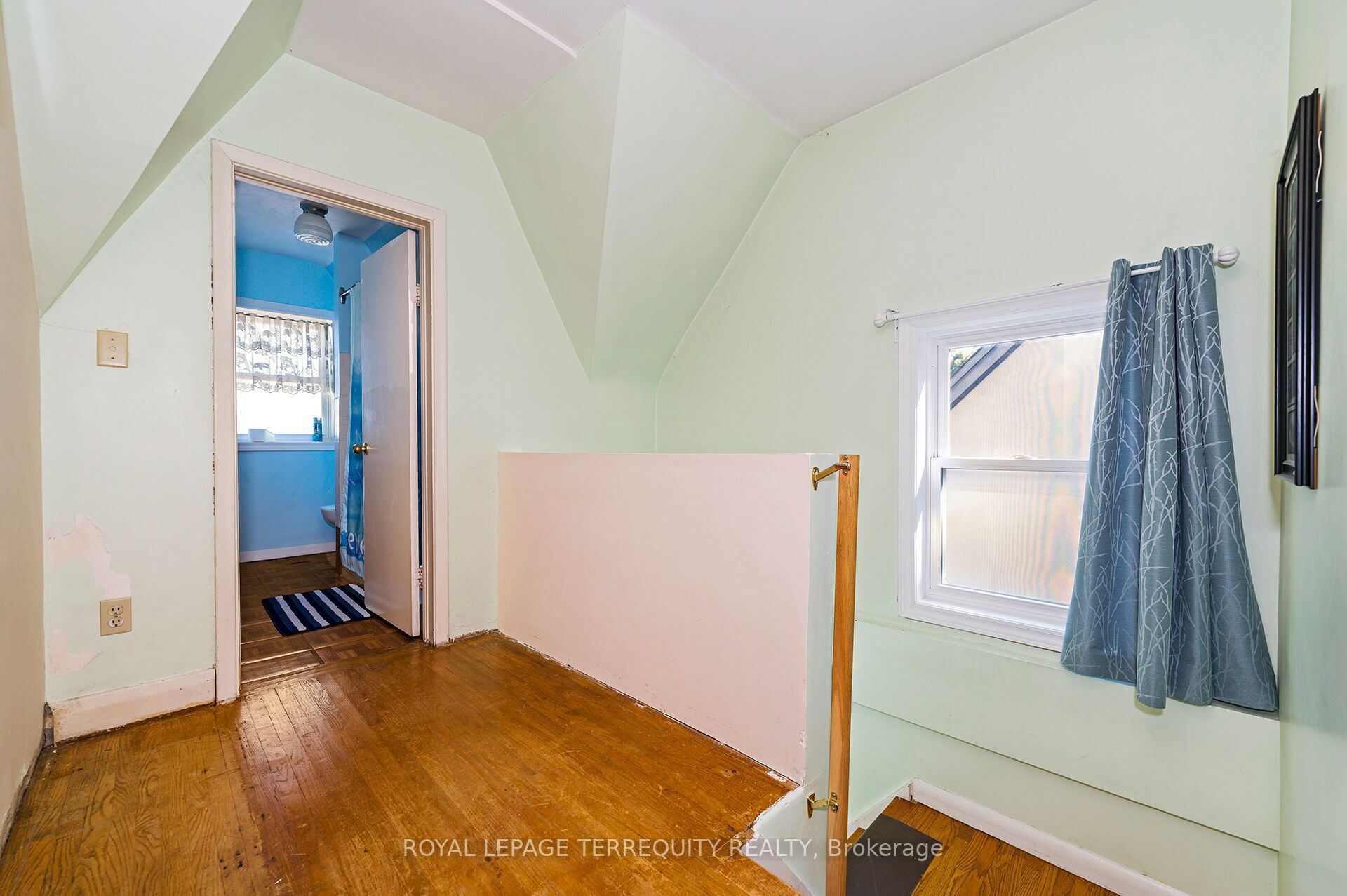 2307 Lawrence Avenue W Property Photo 11