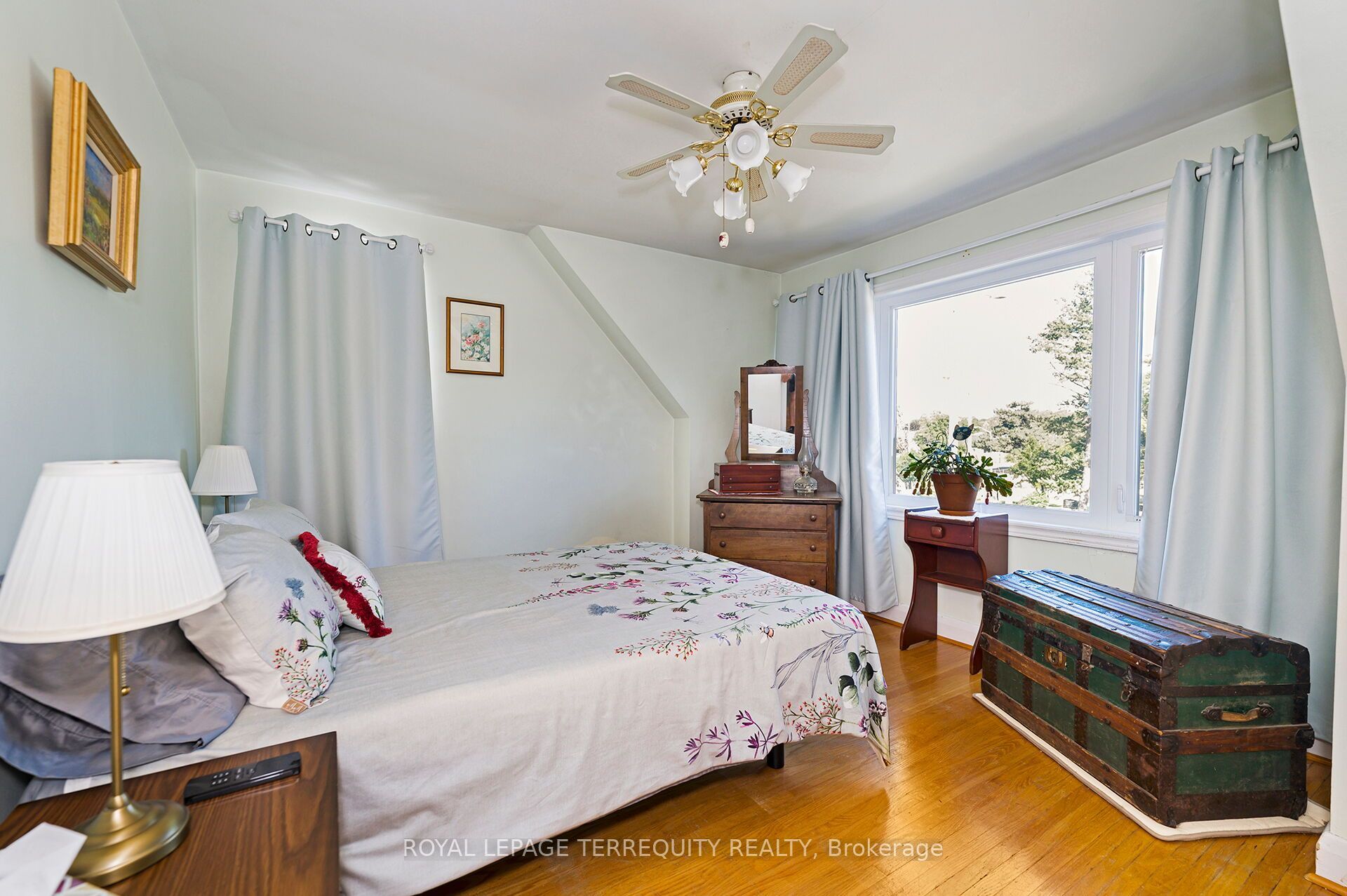 2307 Lawrence Avenue W Property Photo 12