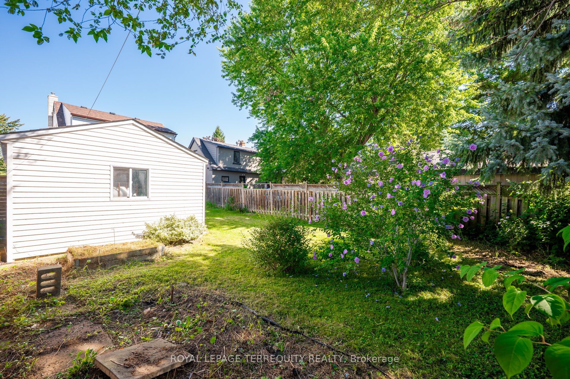 2307 Lawrence Avenue W Property Photo 31