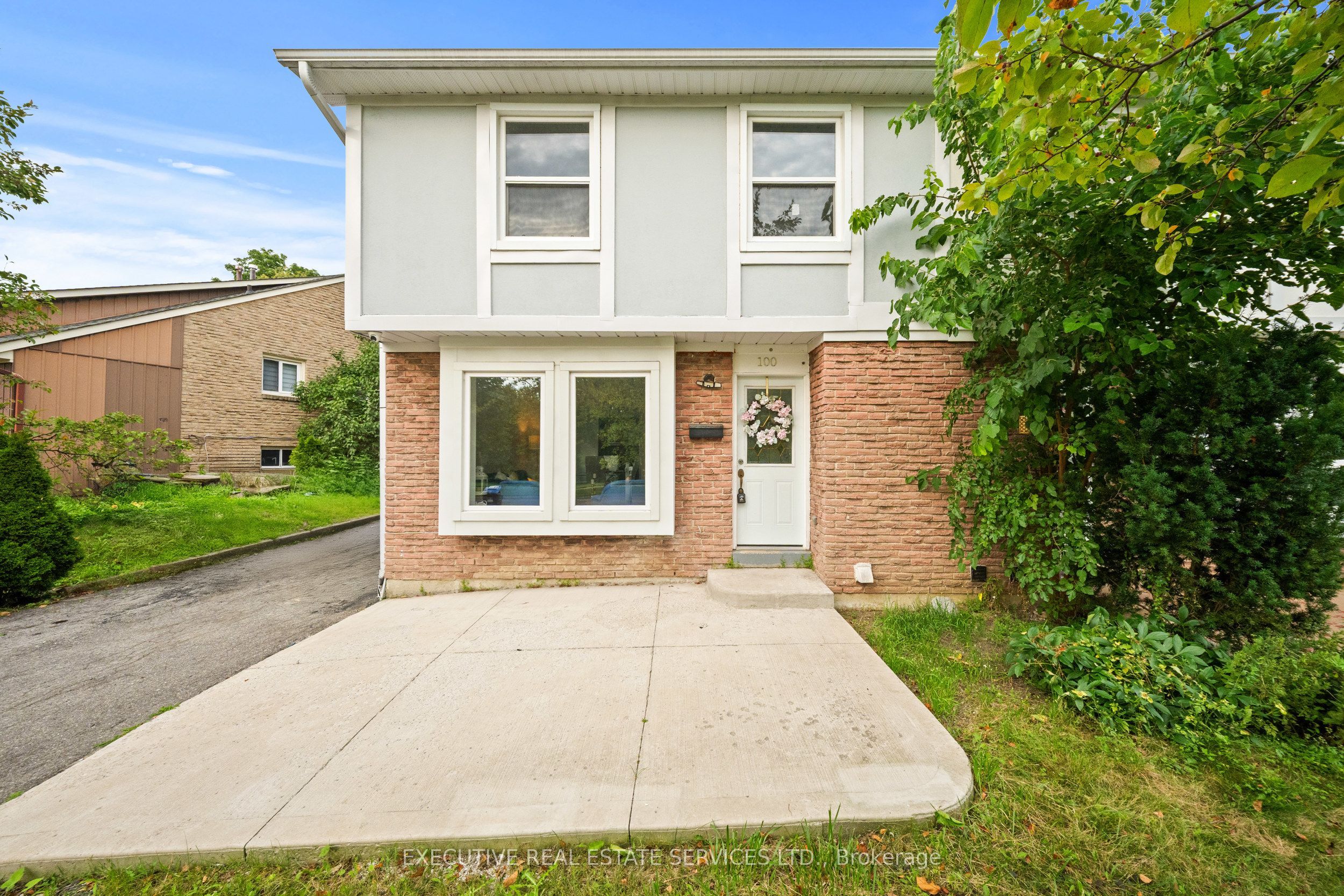 100 Centre Street N Property Photo 2