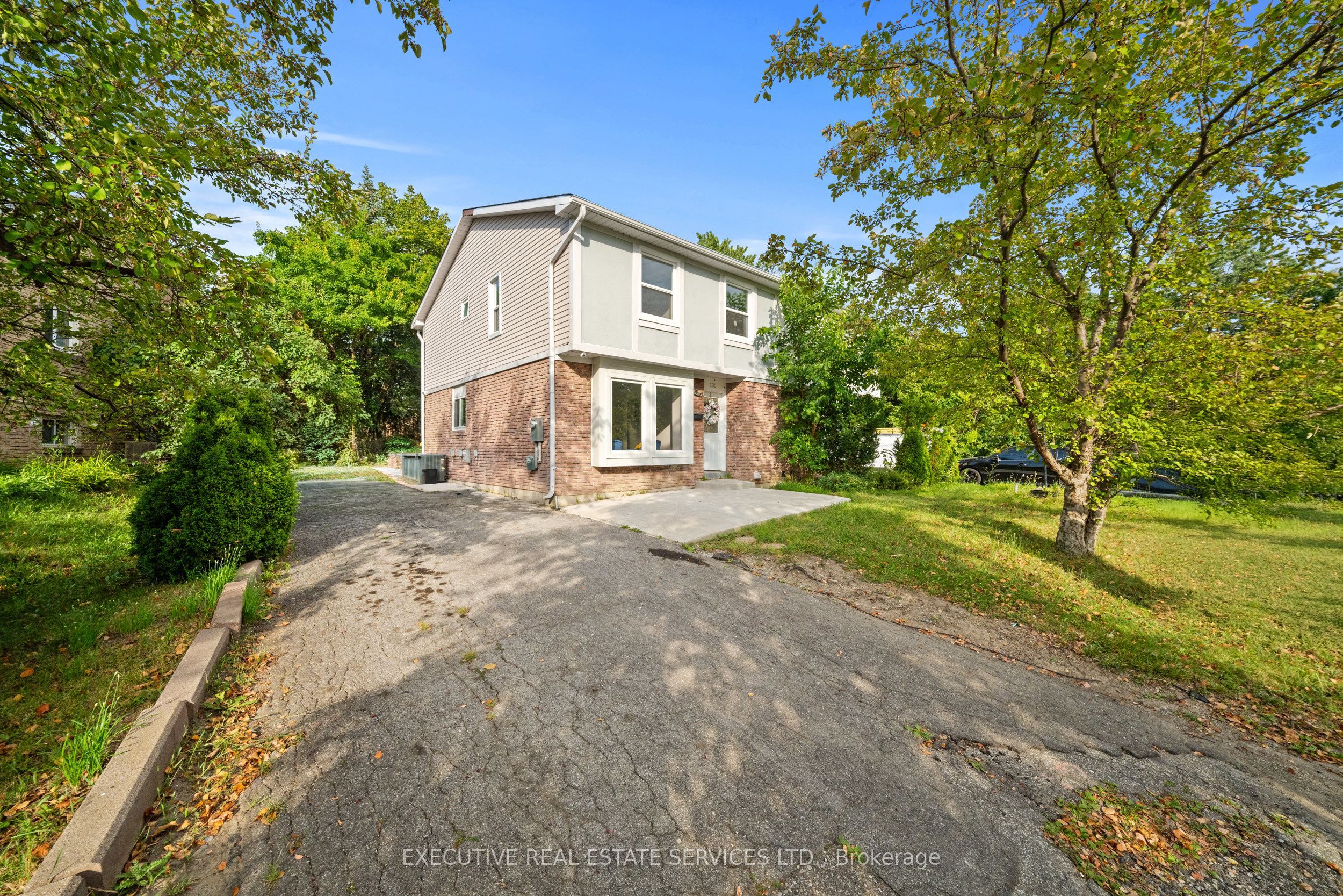 100 Centre Street N Property Photo 3