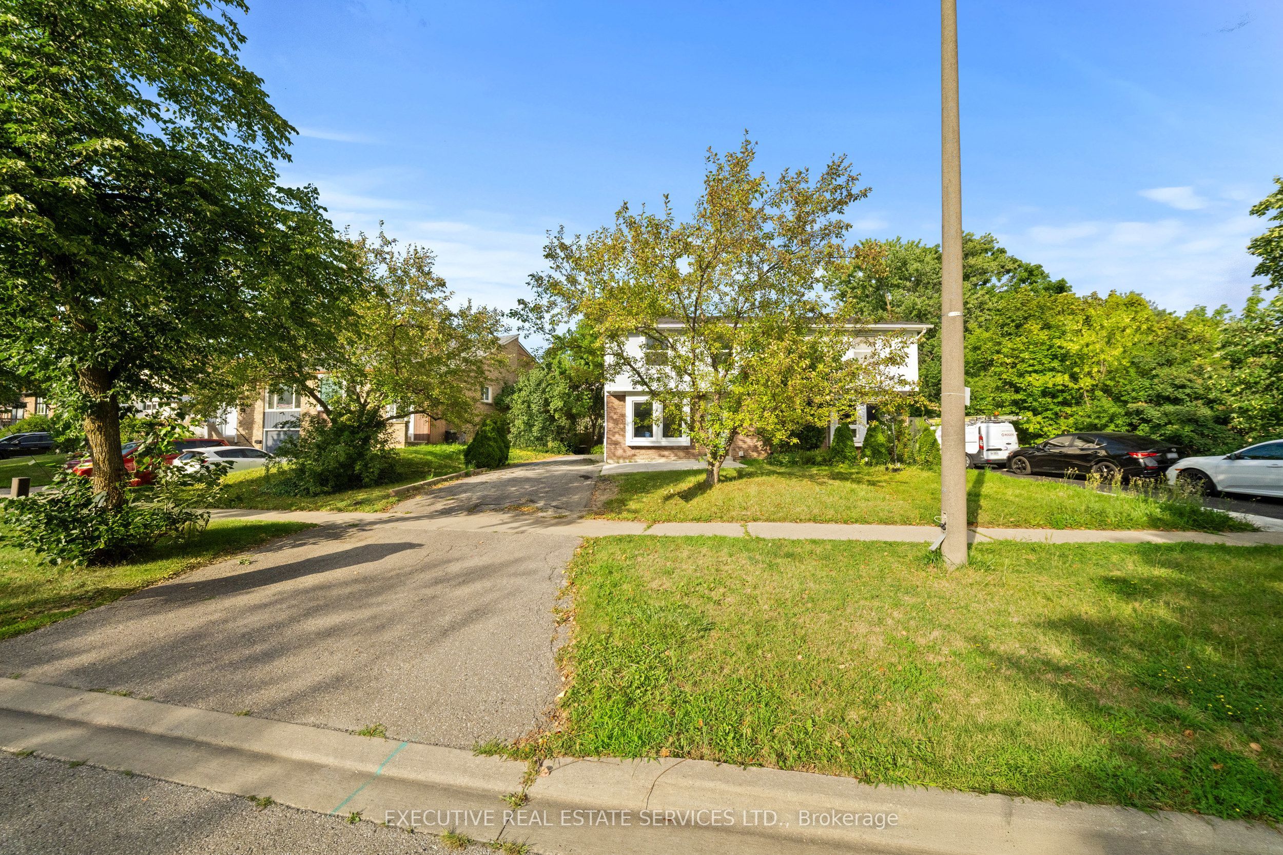 100 Centre Street N Property Photo 4