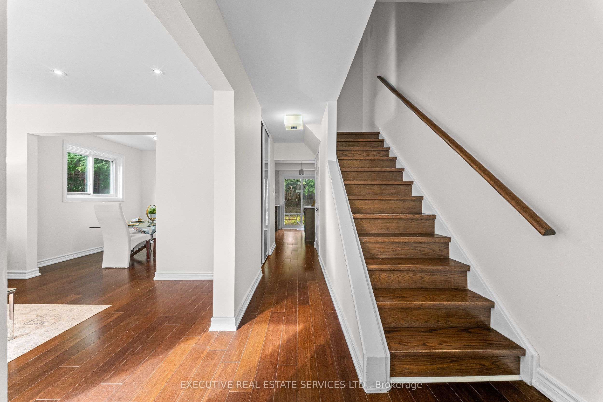 100 Centre Street N Property Photo 7