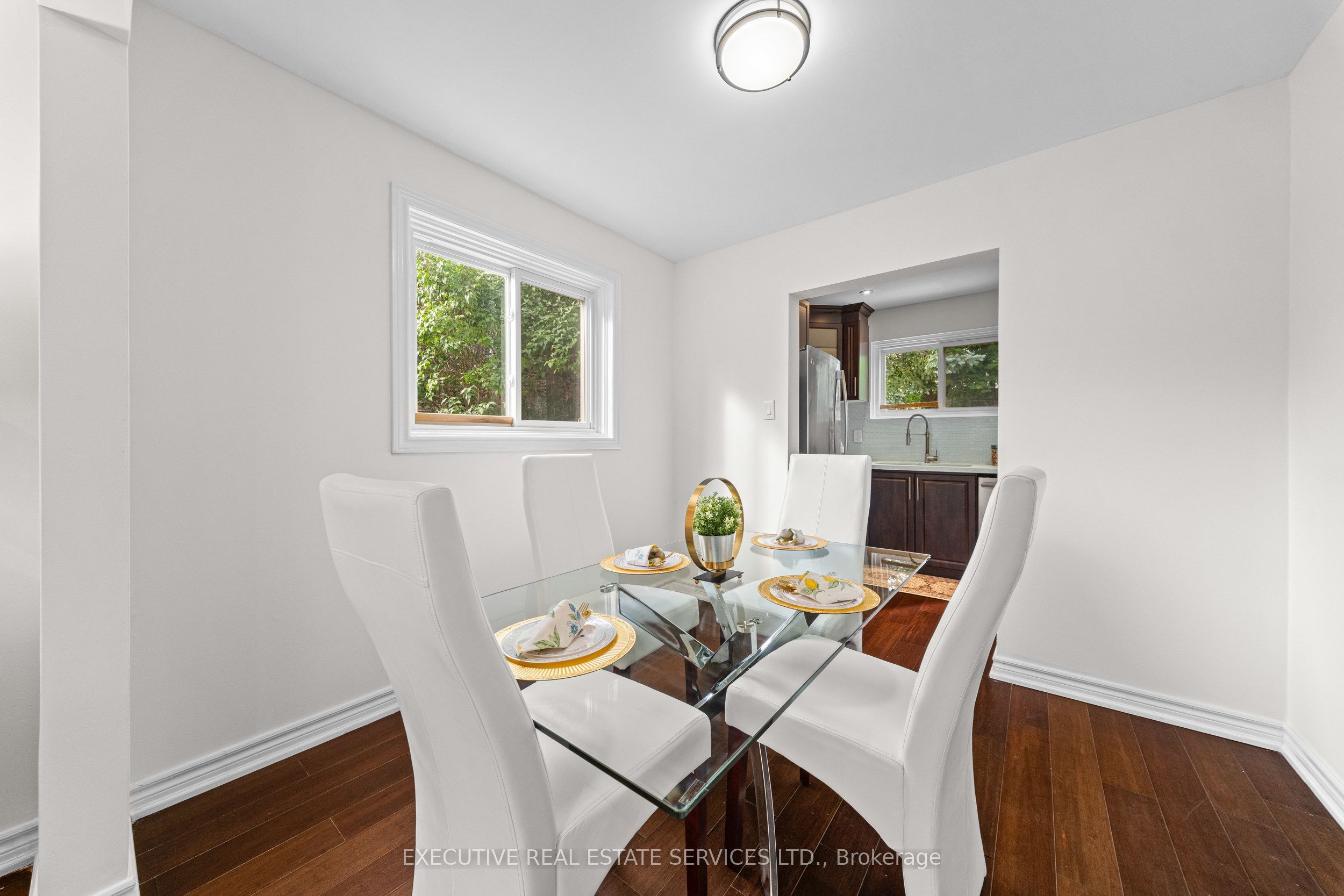 100 Centre Street N Property Photo 11