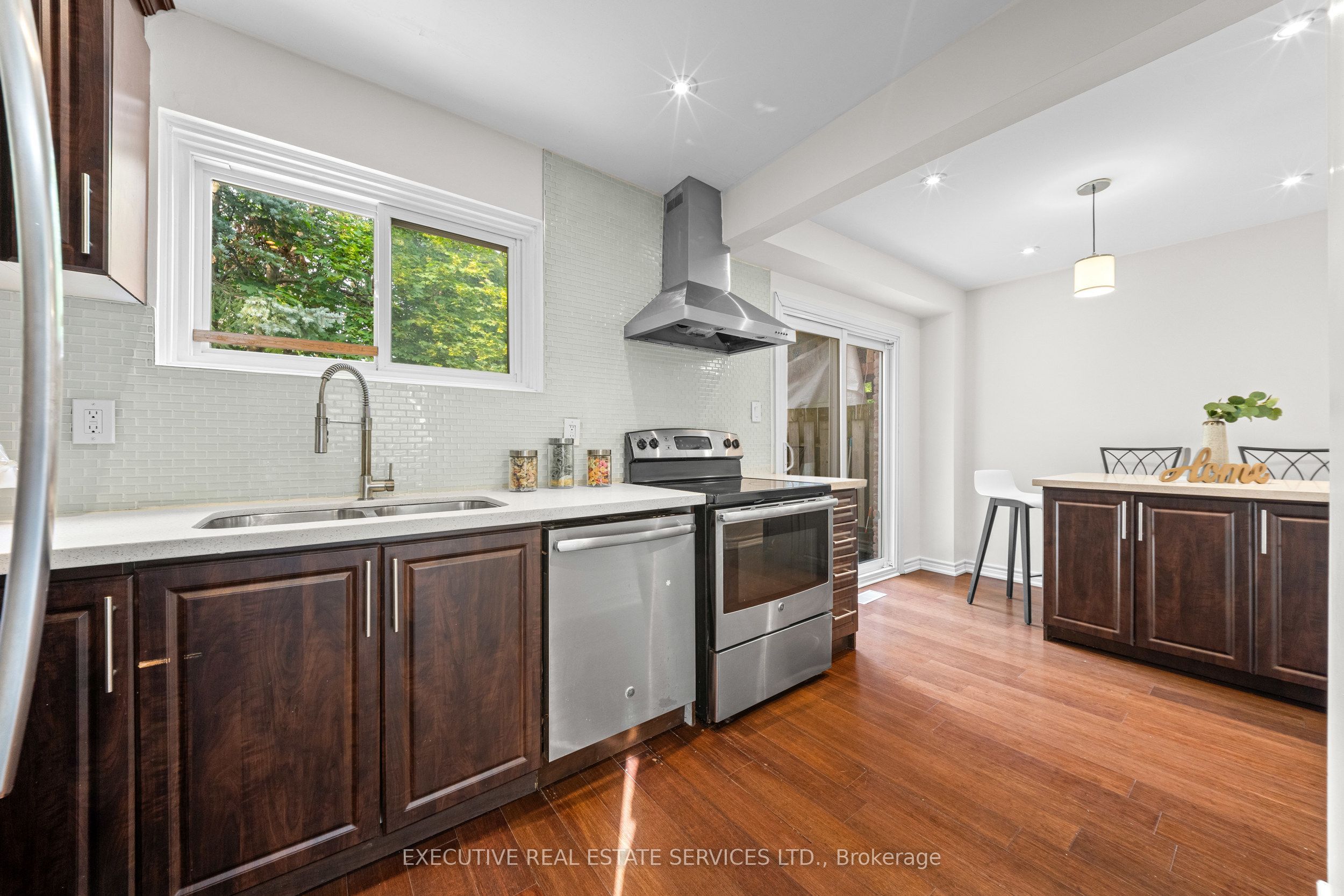 100 Centre Street N Property Photo 14
