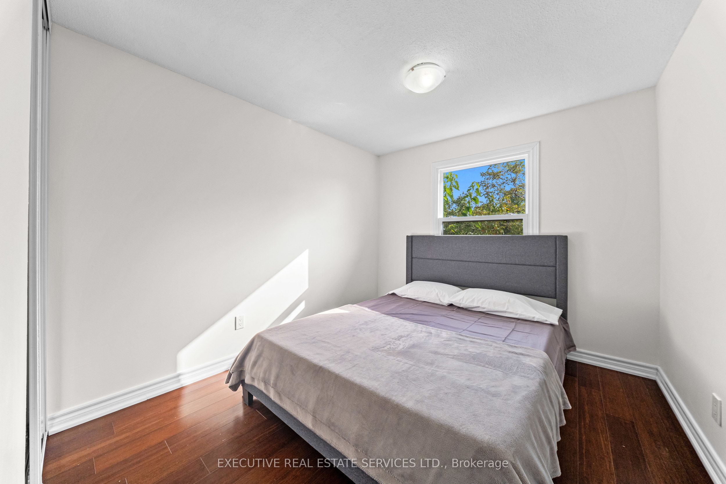 100 Centre Street N Property Photo 23