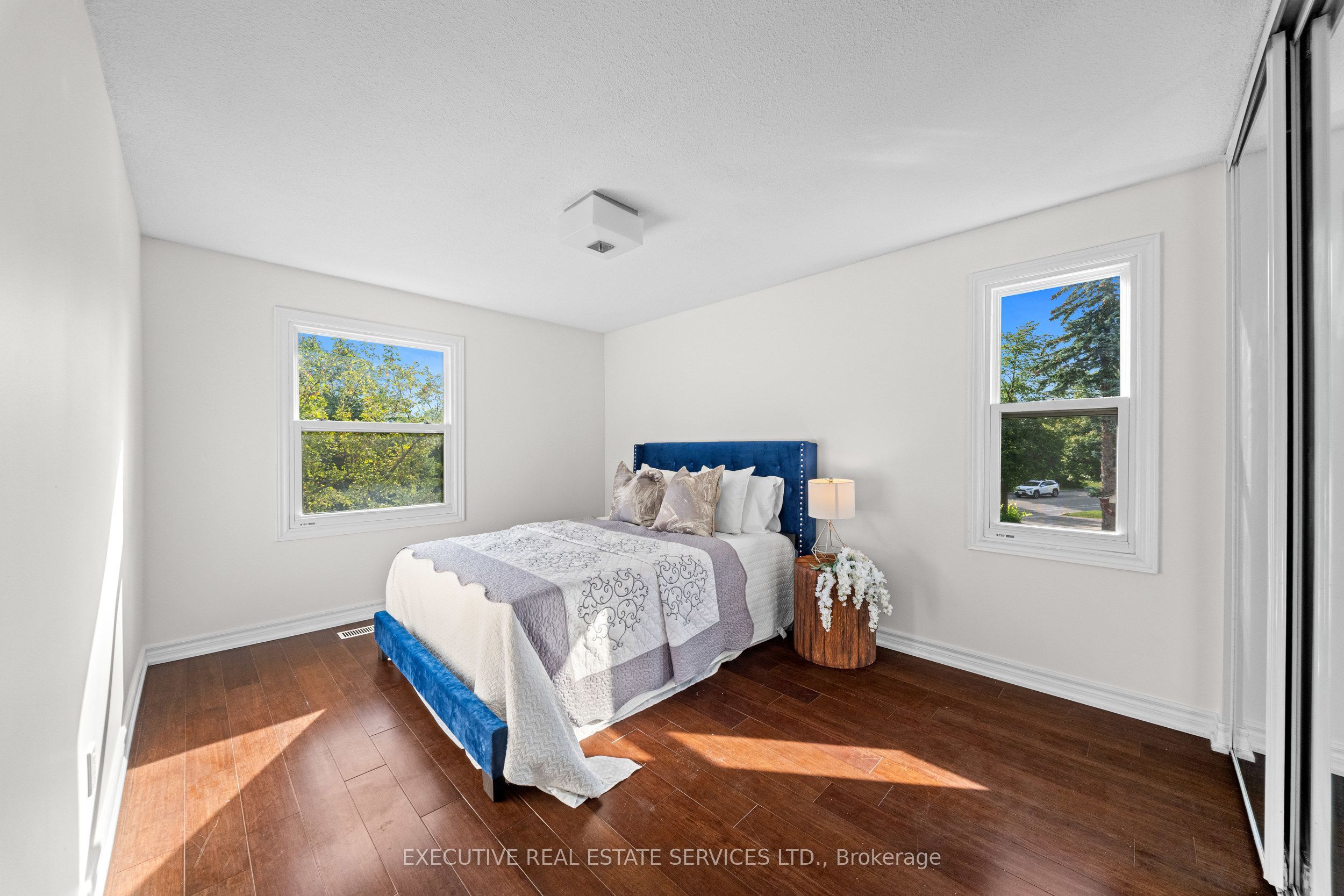 100 Centre Street N Property Photo 25