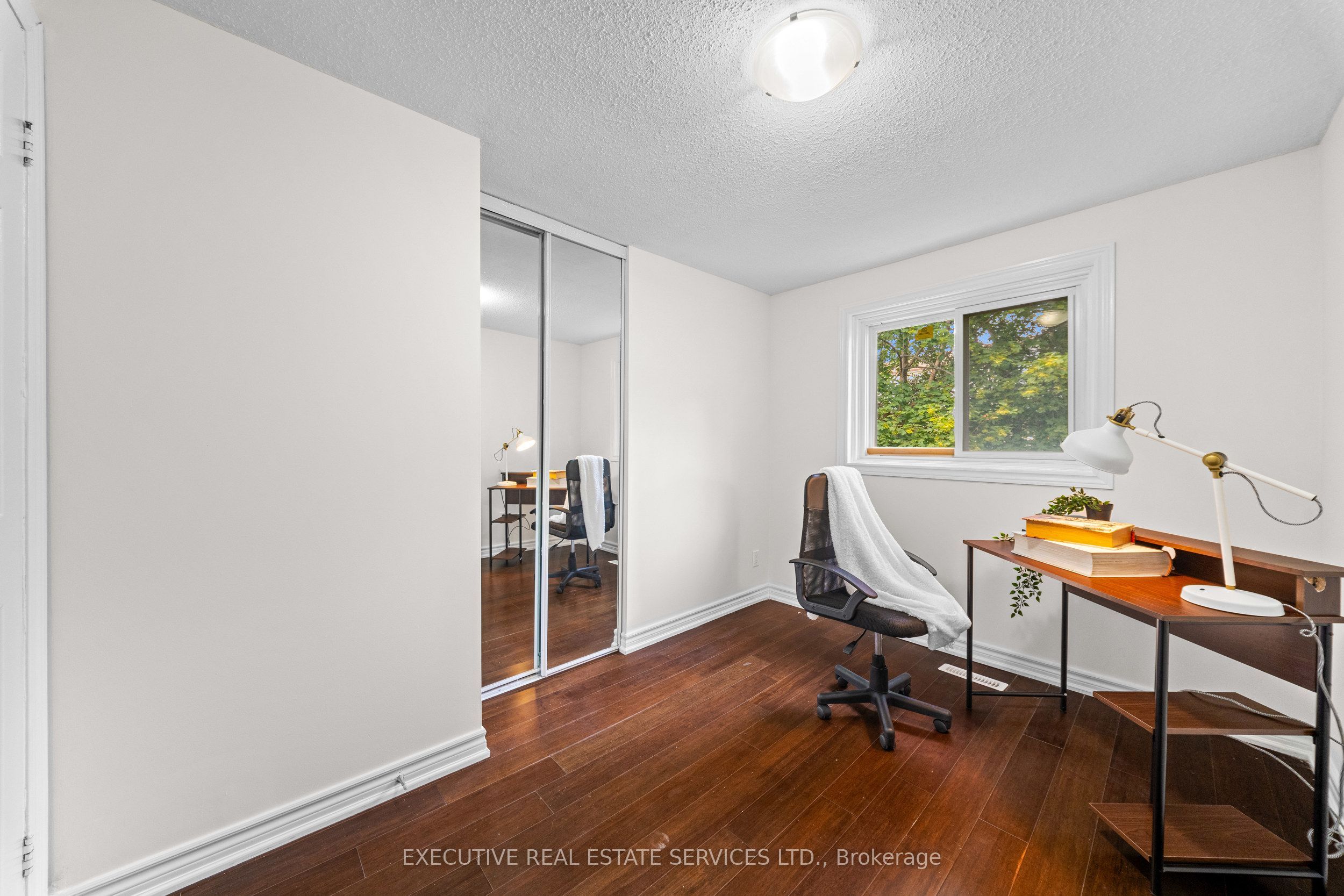 100 Centre Street N Property Photo 28