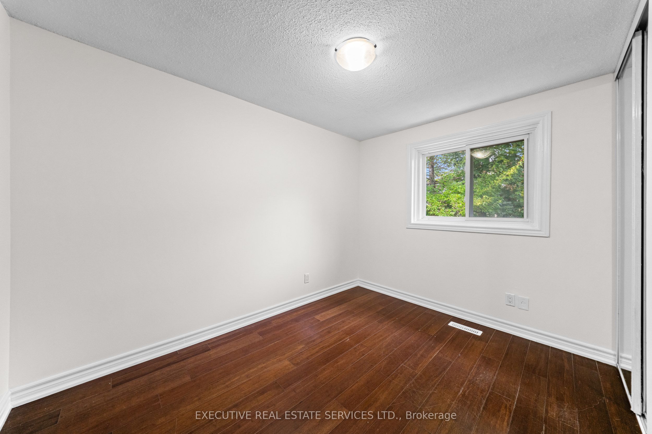 100 Centre Street N Property Photo 29