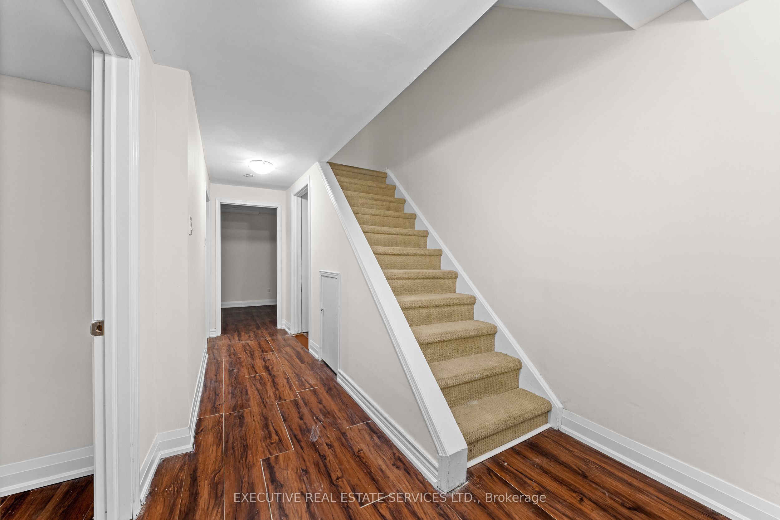 100 Centre Street N Property Photo 32