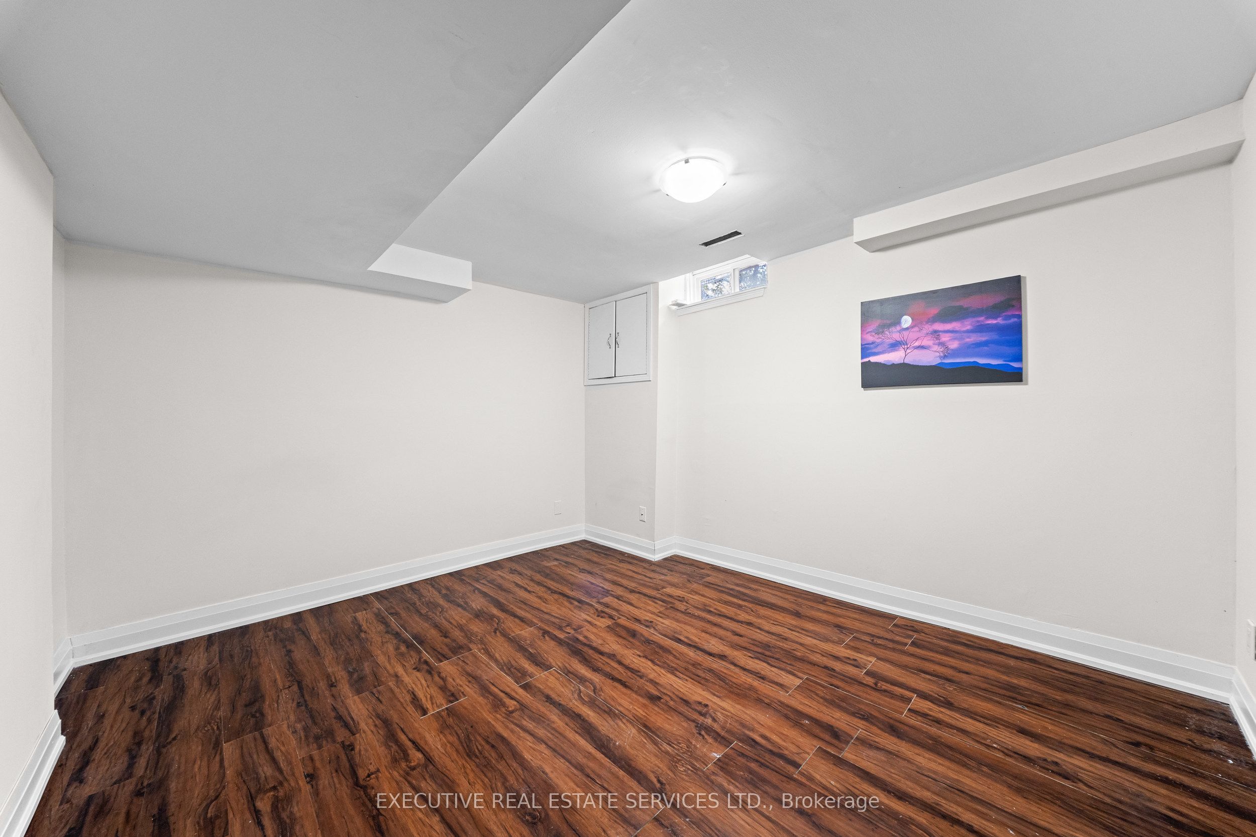 100 Centre Street N Property Photo 33