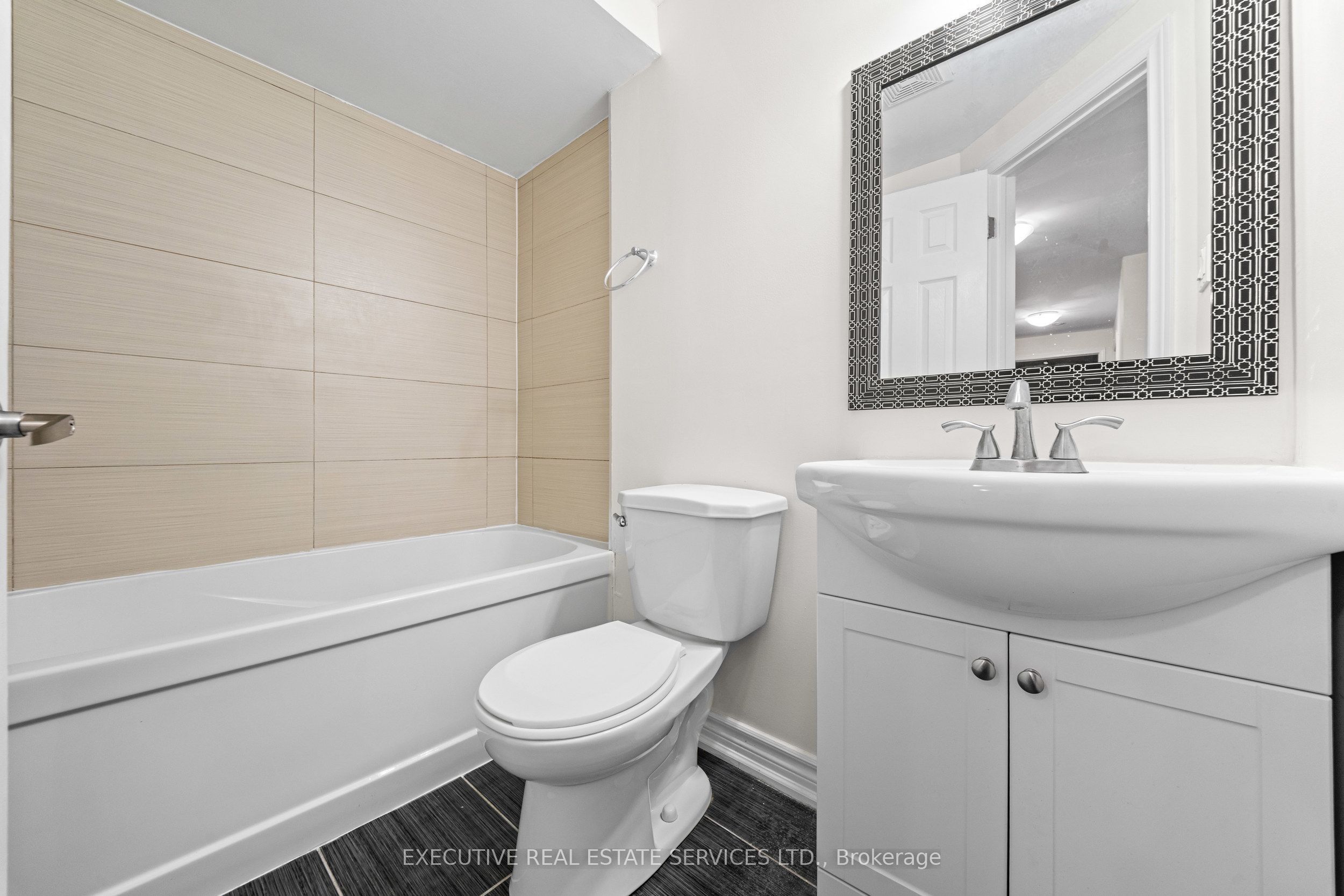 100 Centre Street N Property Photo 35