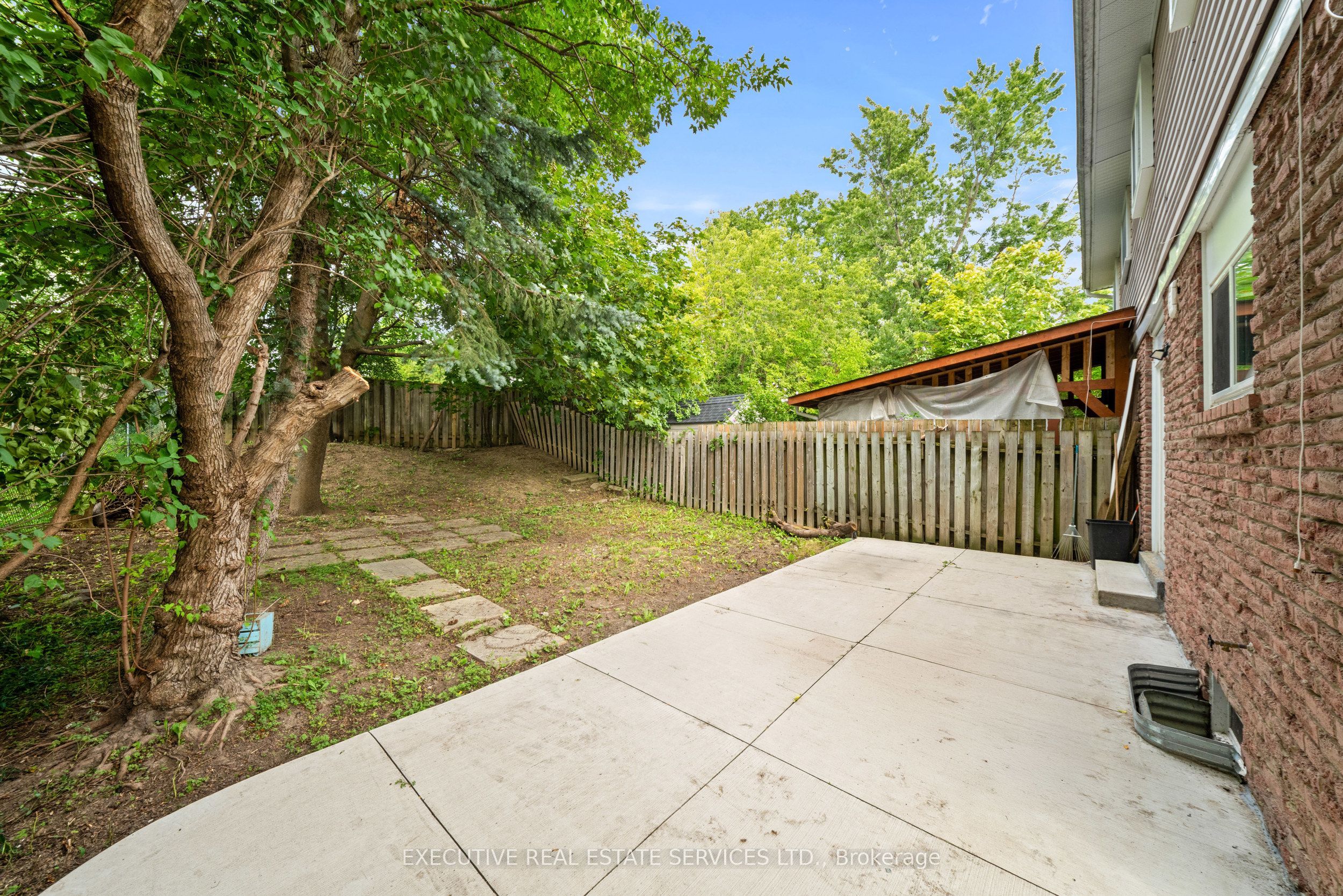 100 Centre Street N Property Photo 37