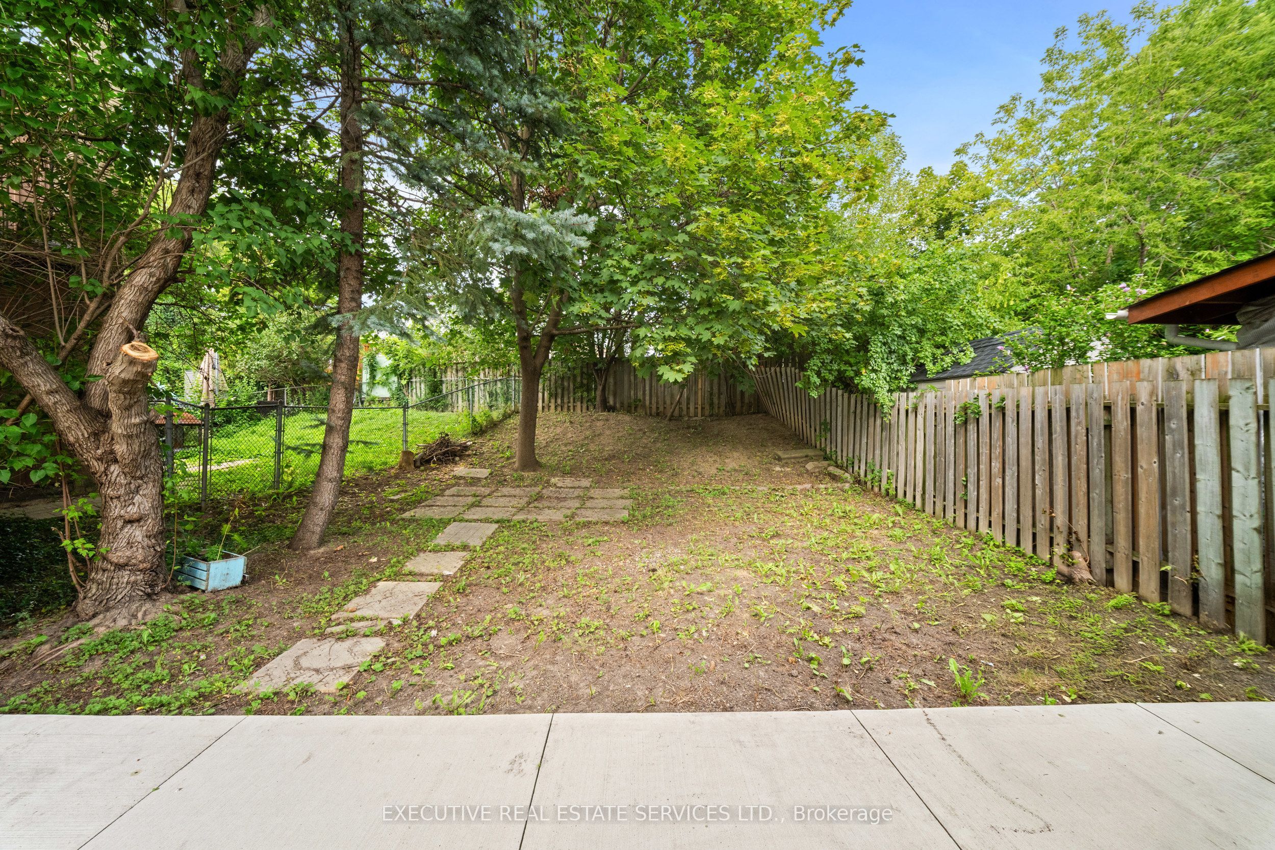 100 Centre Street N Property Photo 38