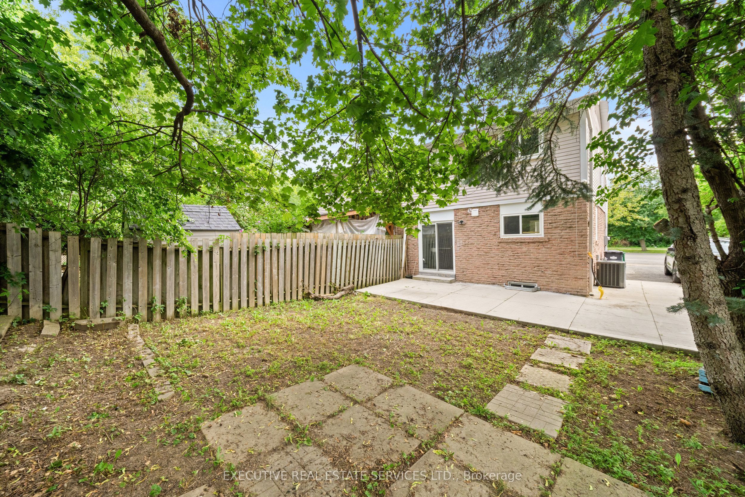 100 Centre Street N Property Photo 39