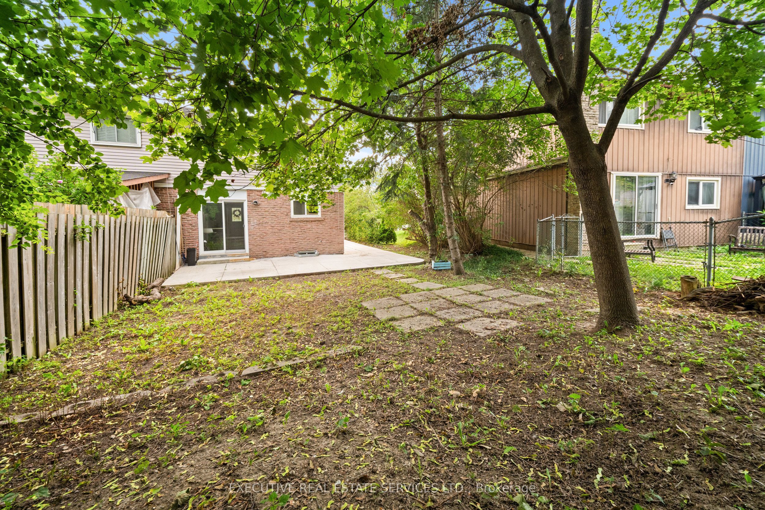 100 Centre Street N Property Photo 40