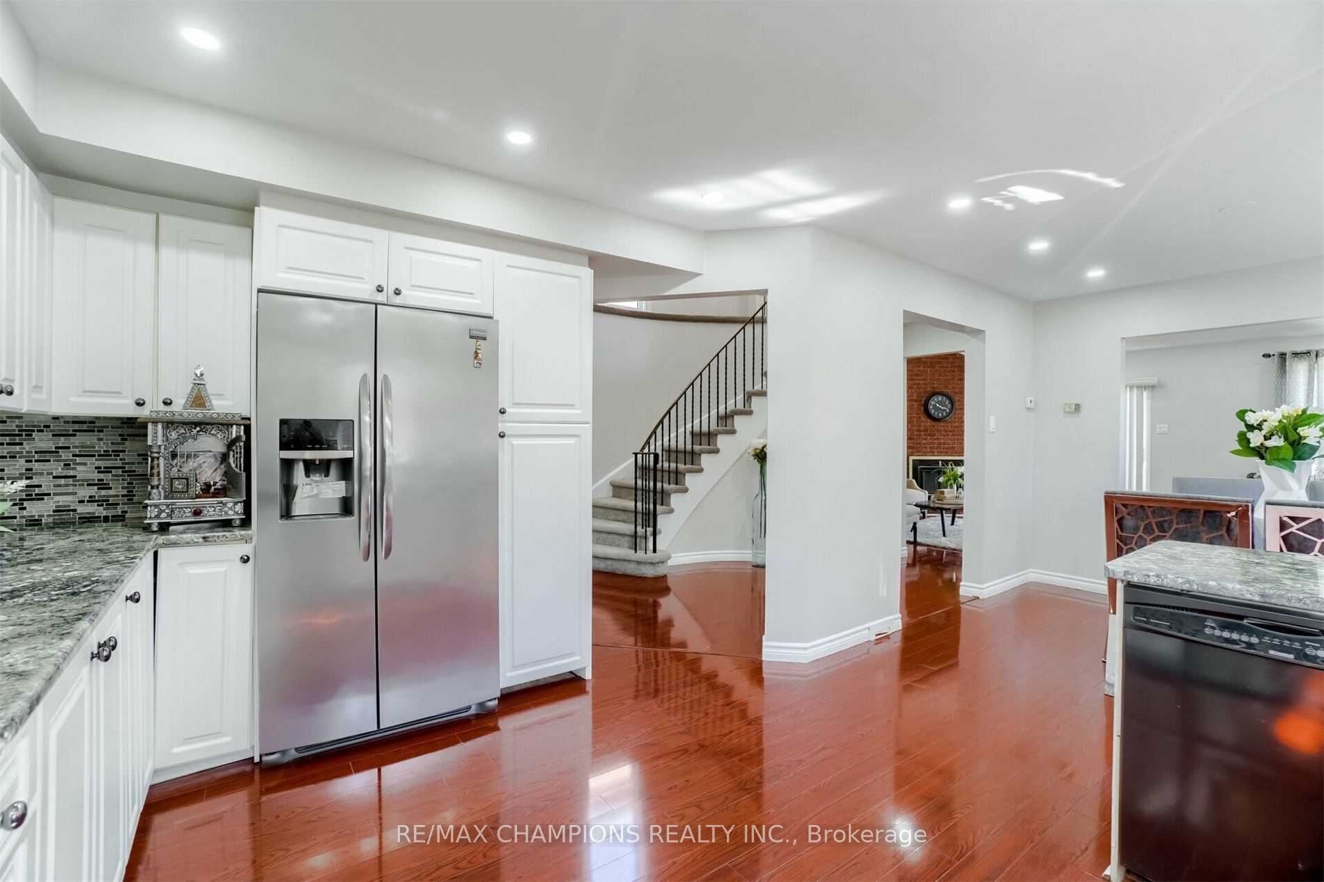 60 Banting Crescent Property Photo 5