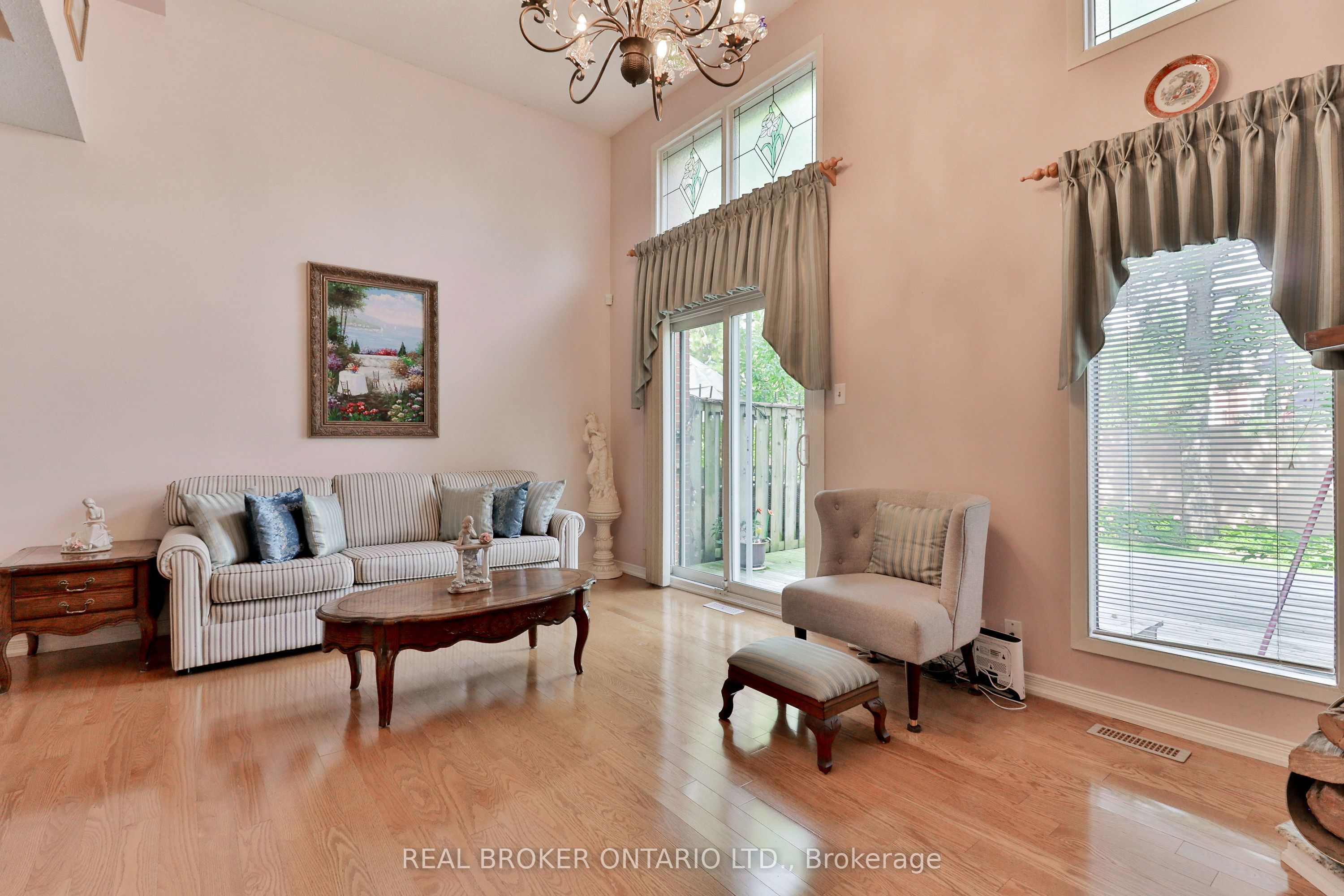 1764 Rathburn Road E 16 Property Photo 6