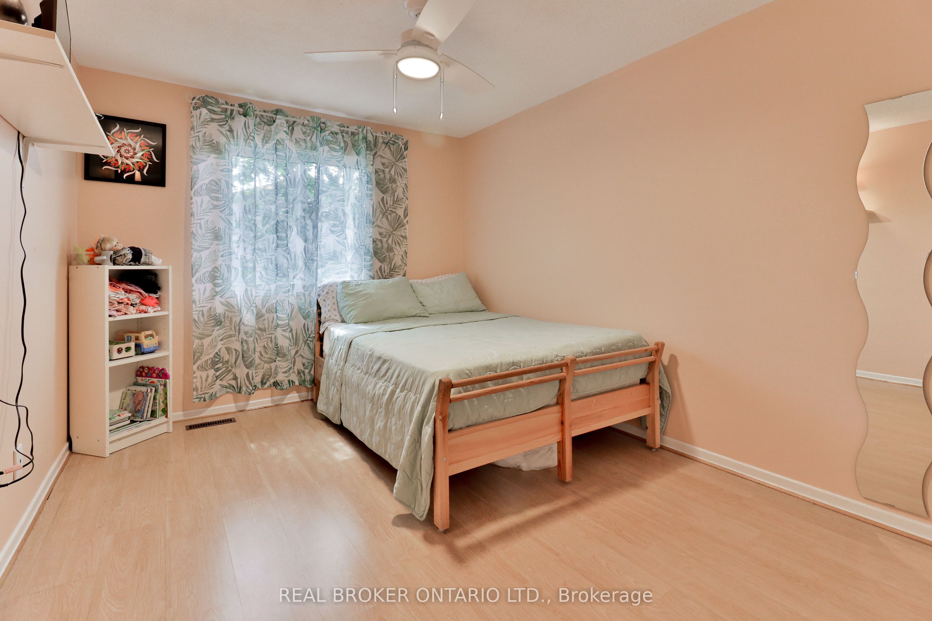 1764 Rathburn Road E 16 Property Photo 12