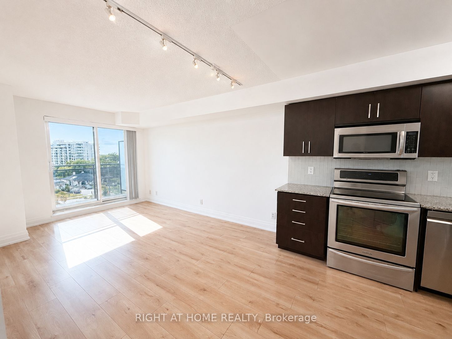 1 De Boers Drive 608 Property Photo 10