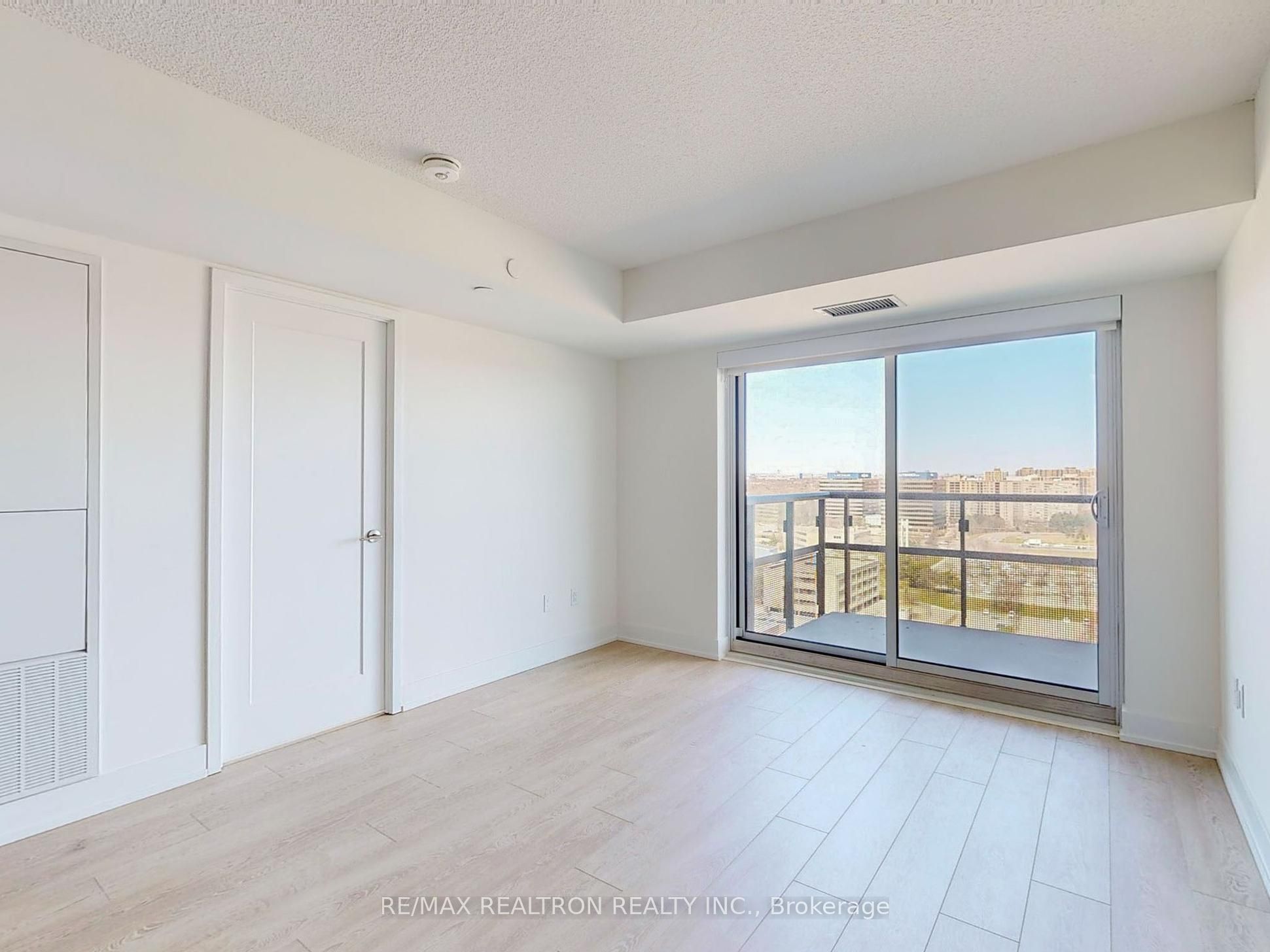 10 Eva Road 1705 Property Photo 12