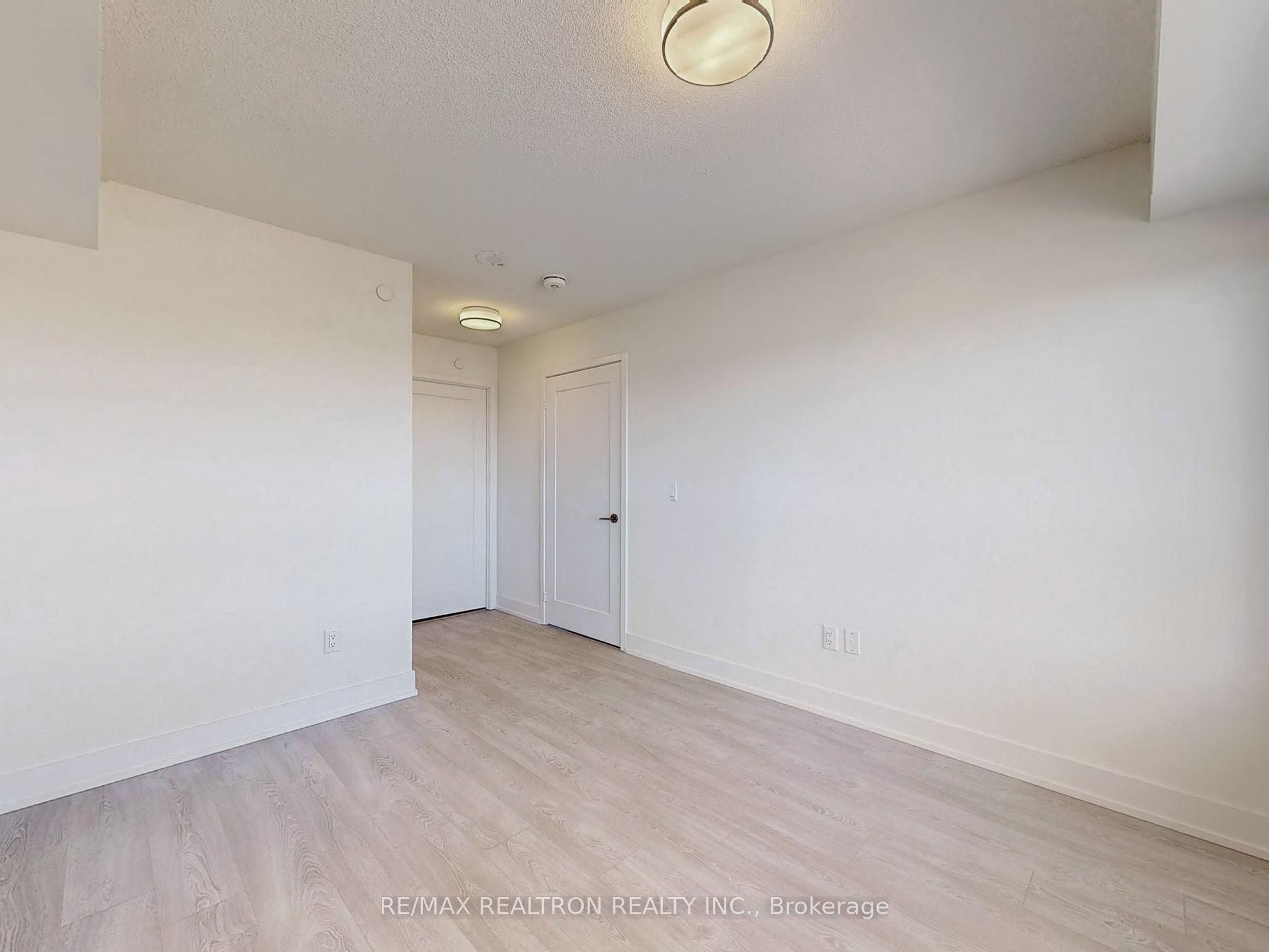 10 Eva Road 1705 Property Photo 25