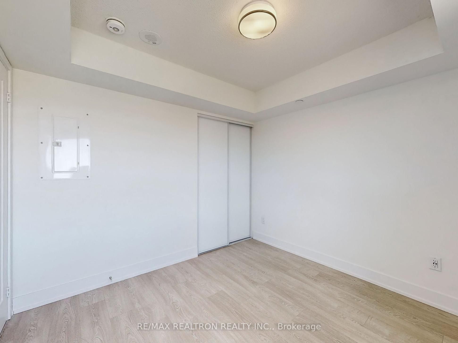10 Eva Road 1705 Property Photo 32