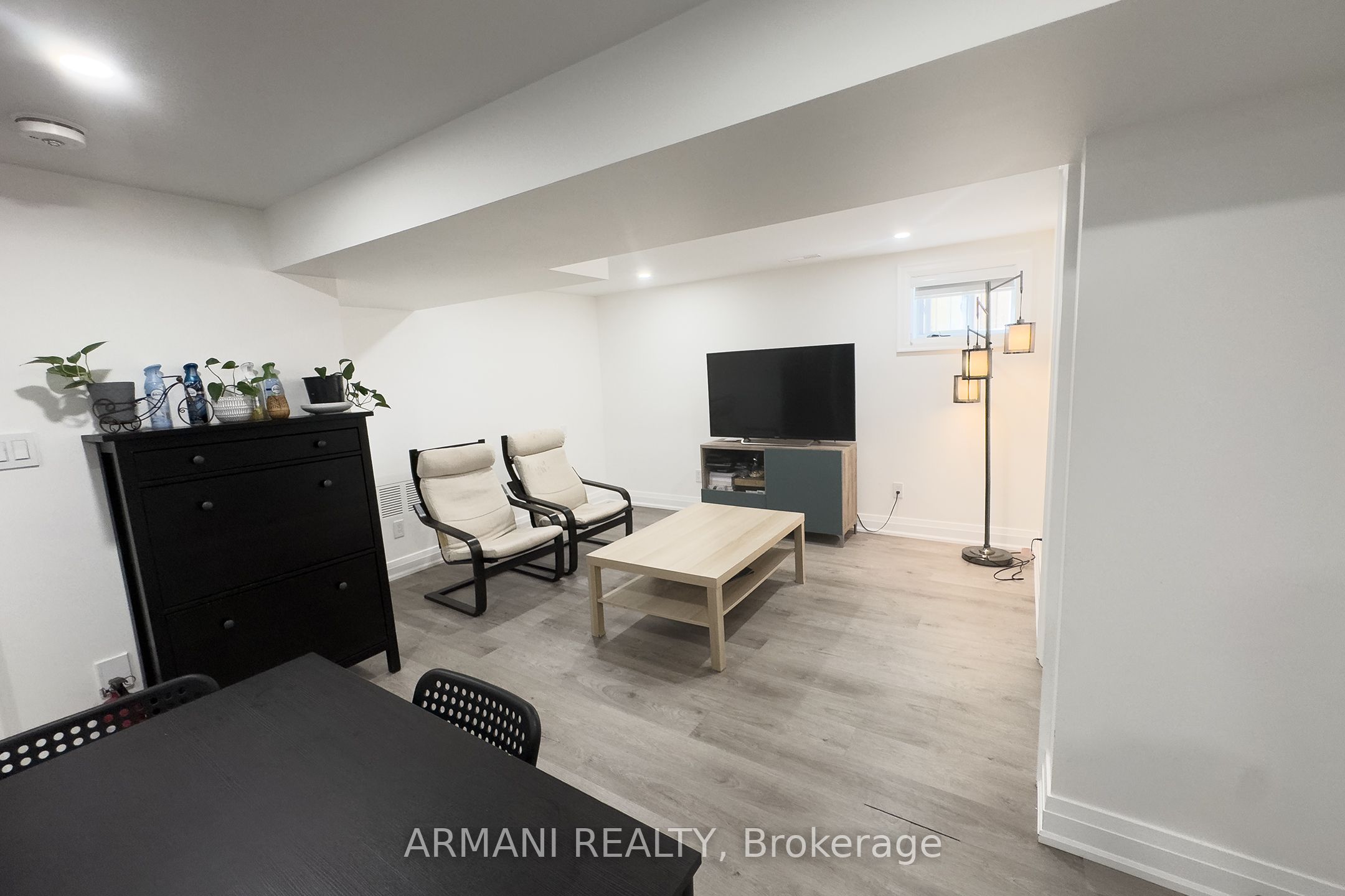 97 Cuffley Crescent N Basement Property Photo 14