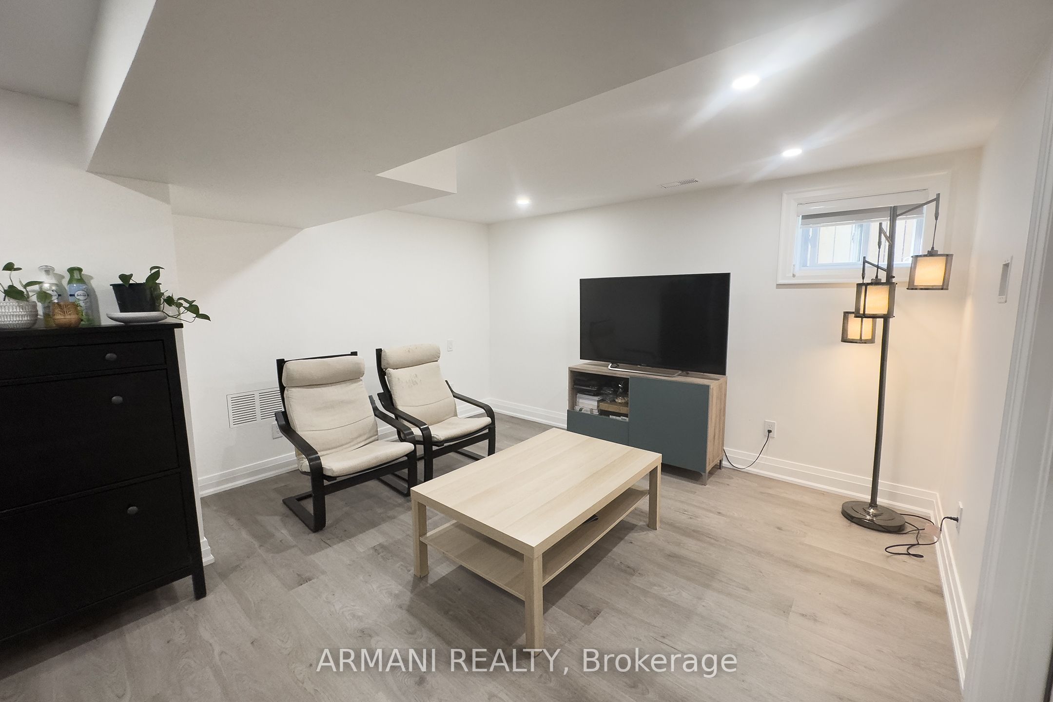 97 Cuffley Crescent N Basement Property Photo 16