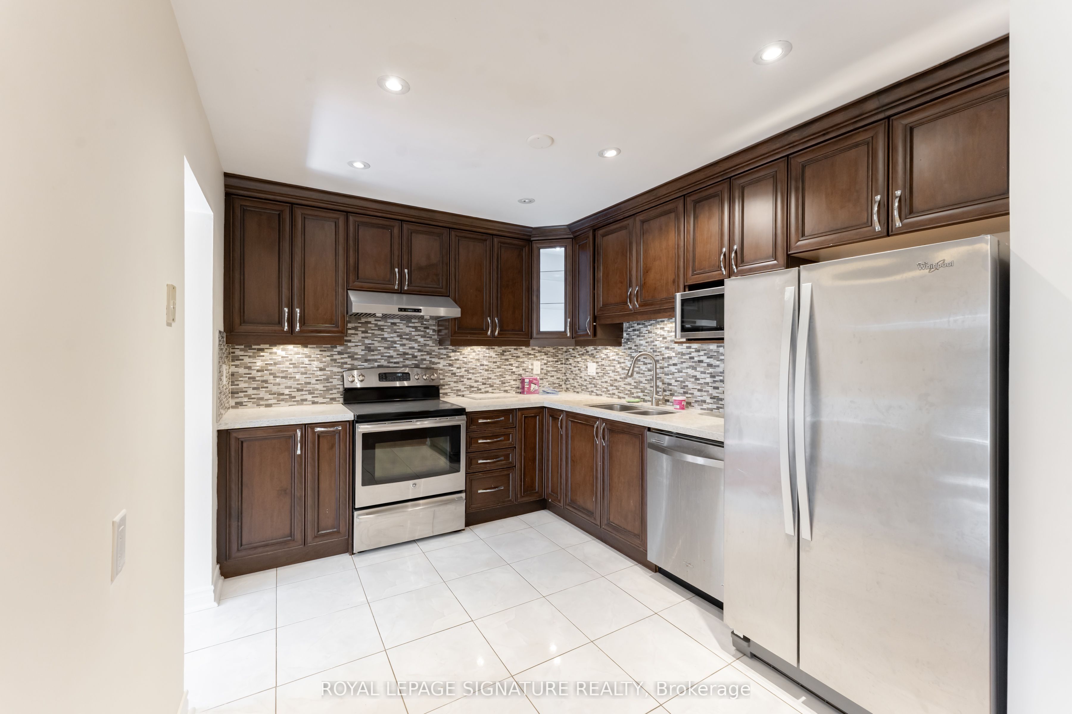 2825 Gananoque Drive 40 Property Photo 3