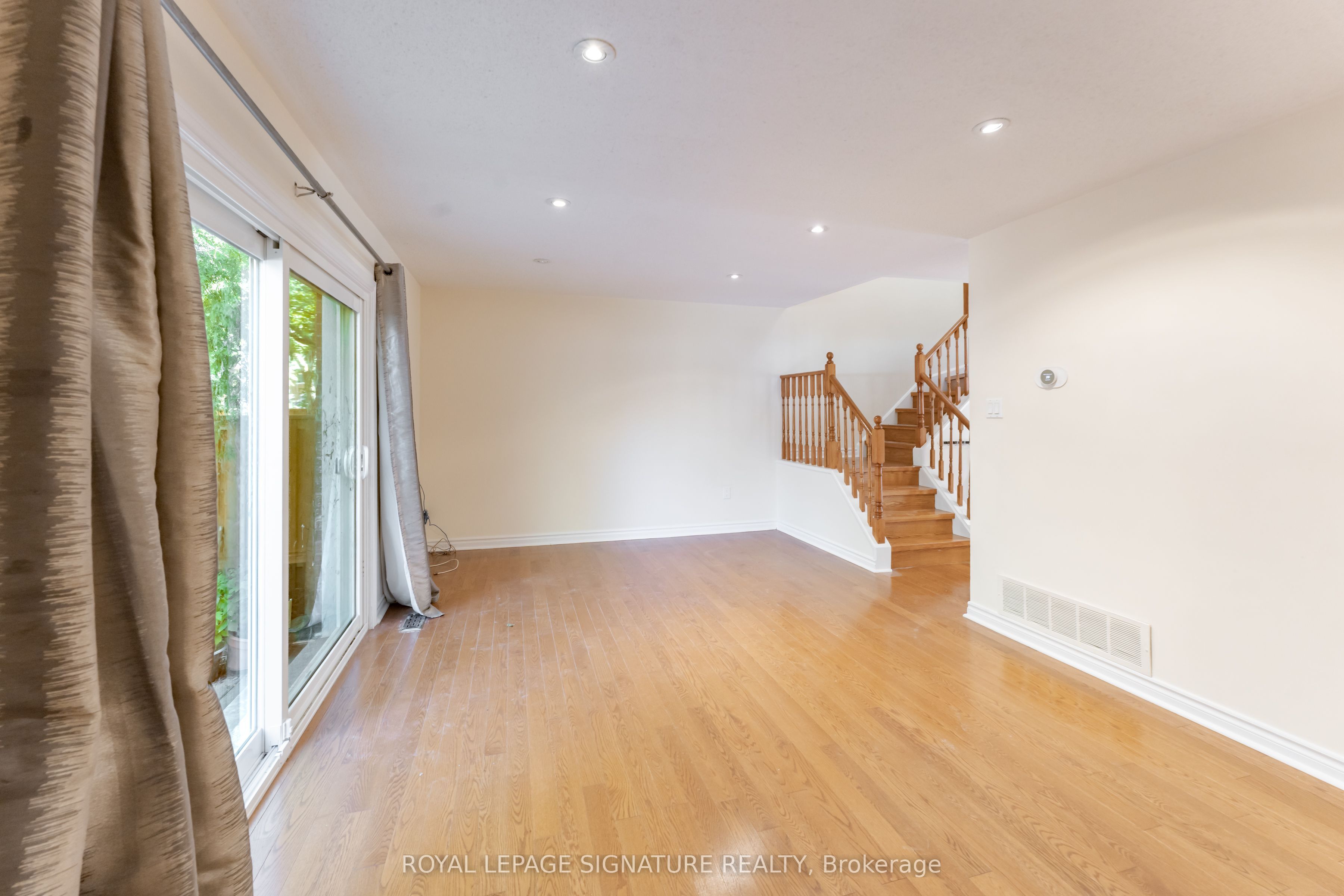 2825 Gananoque Drive 40 Property Photo 4