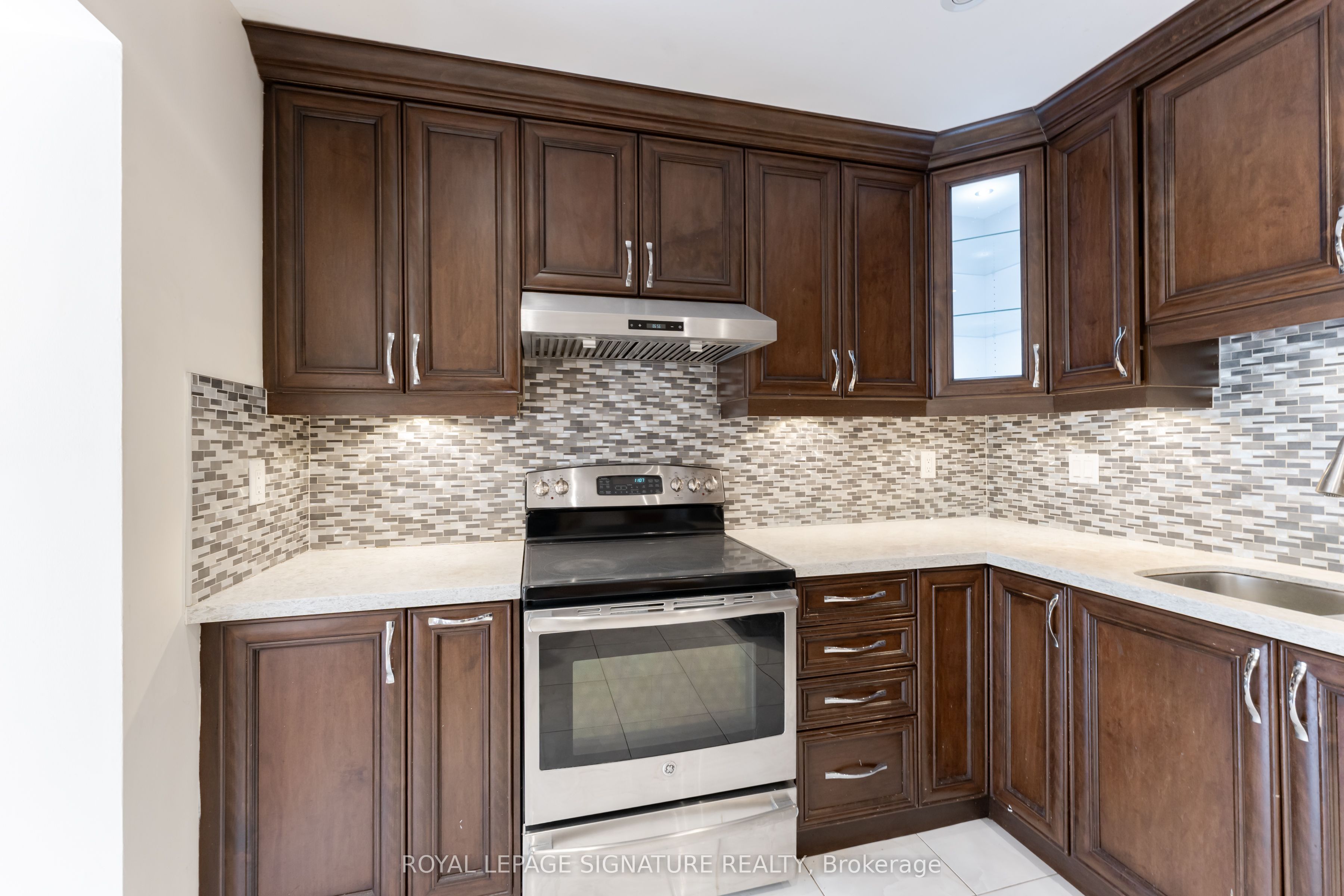 2825 Gananoque Drive 40 Property Photo 16