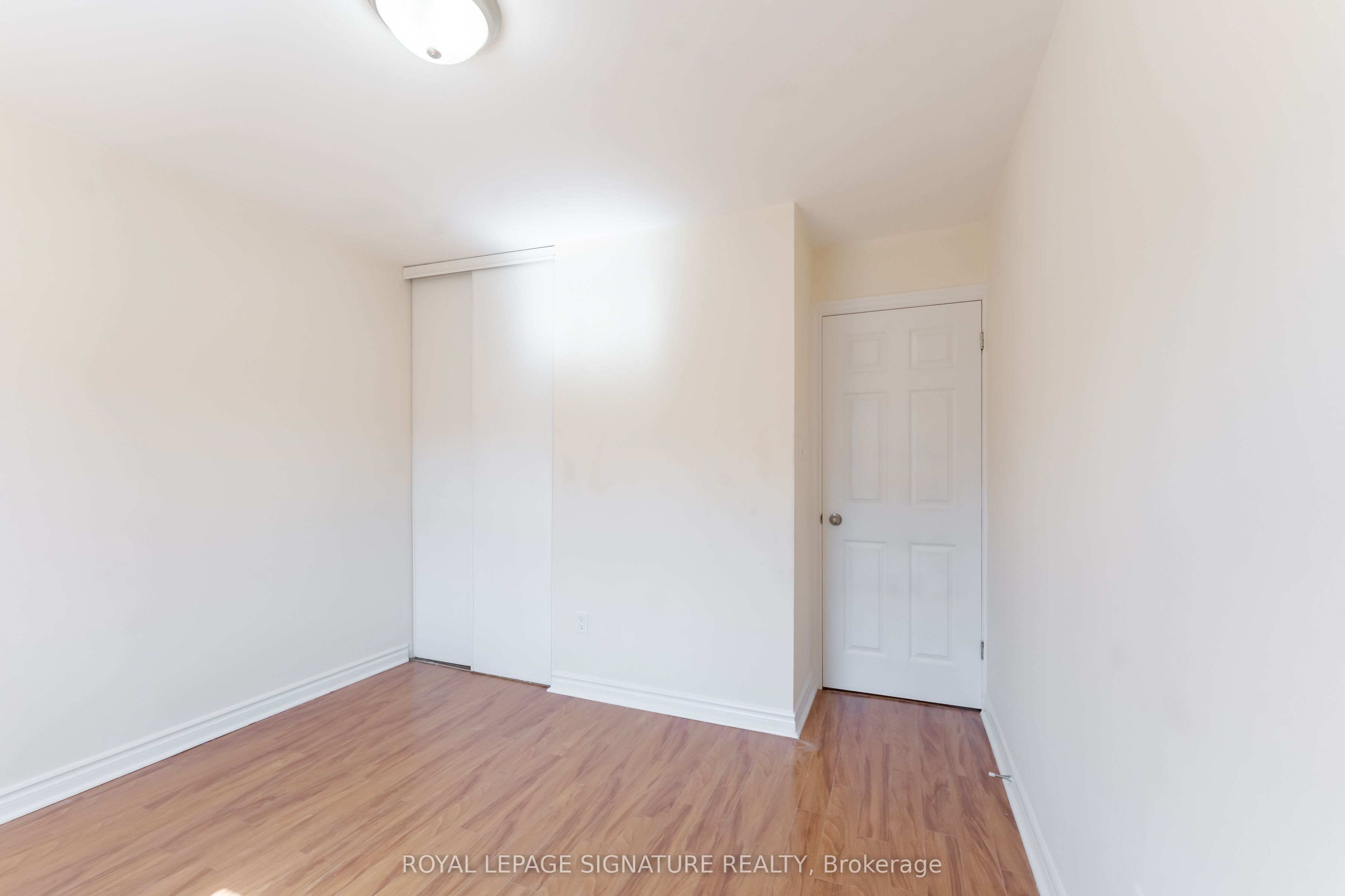 2825 Gananoque Drive 40 Property Photo 27
